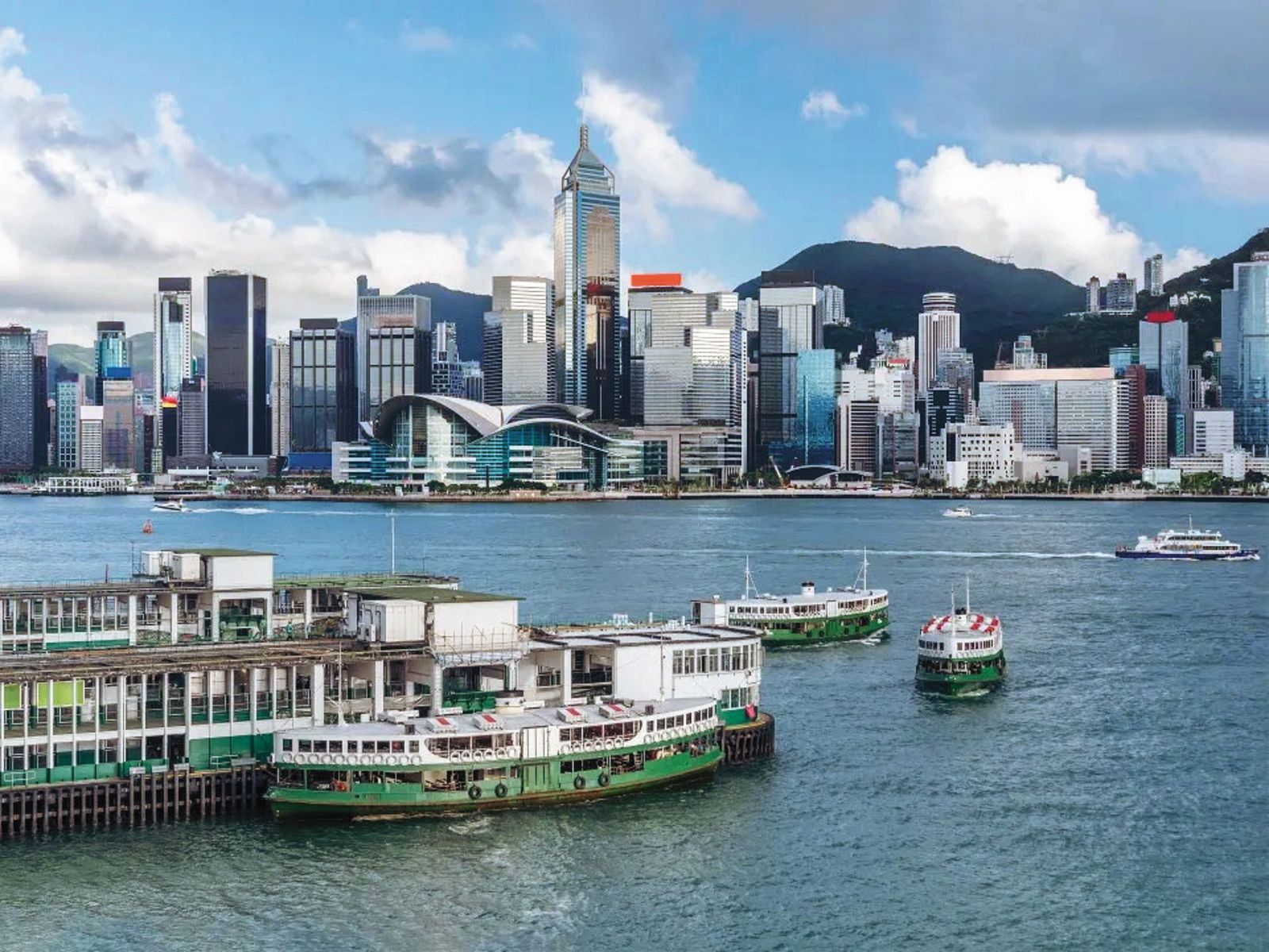 相較新加坡與香港偏重國際資金運轉，台灣擁有強大的AI和半導體產業生態鏈，資產管理能直接支援國內產業發展。（香港旅遊發展局提供）