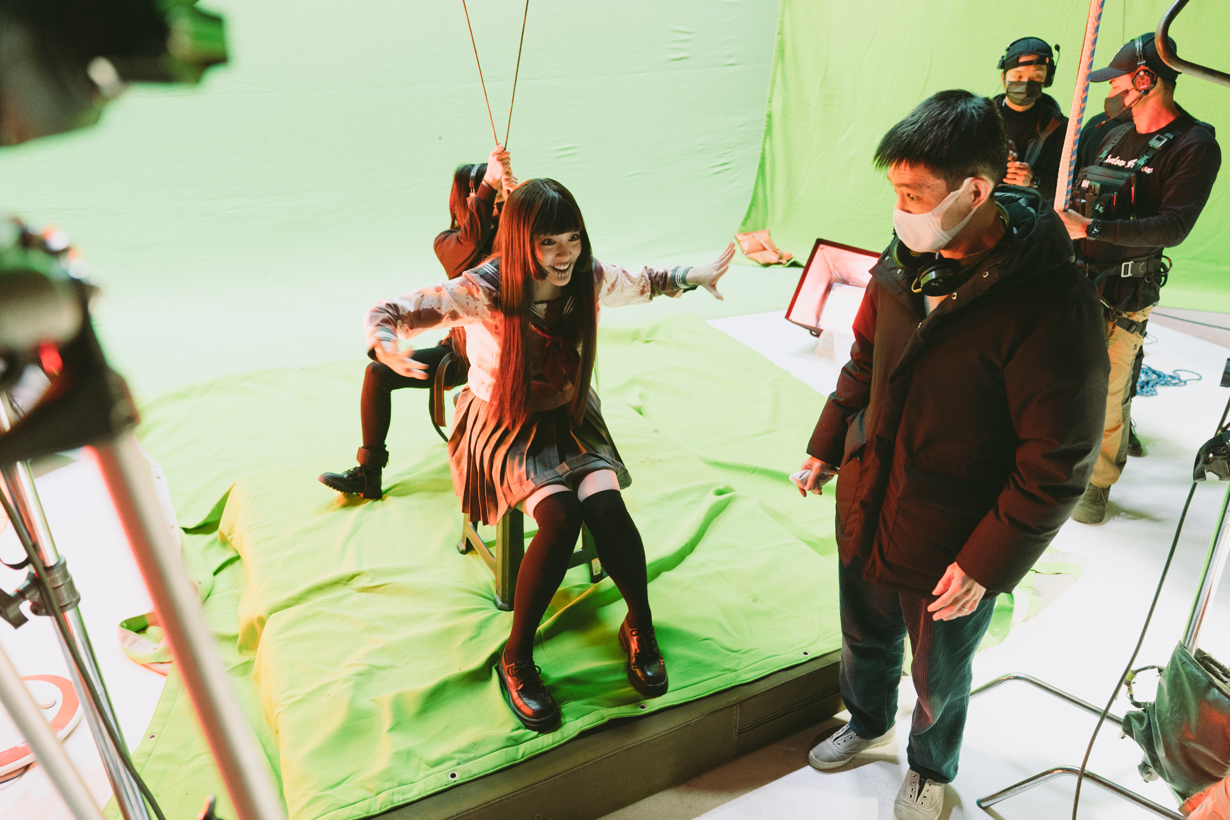 導演徐漢強（右）將與女主角王淨（左）前往多倫多影展，開啟《鬼才之道》國際之路。（牽猴子提供）