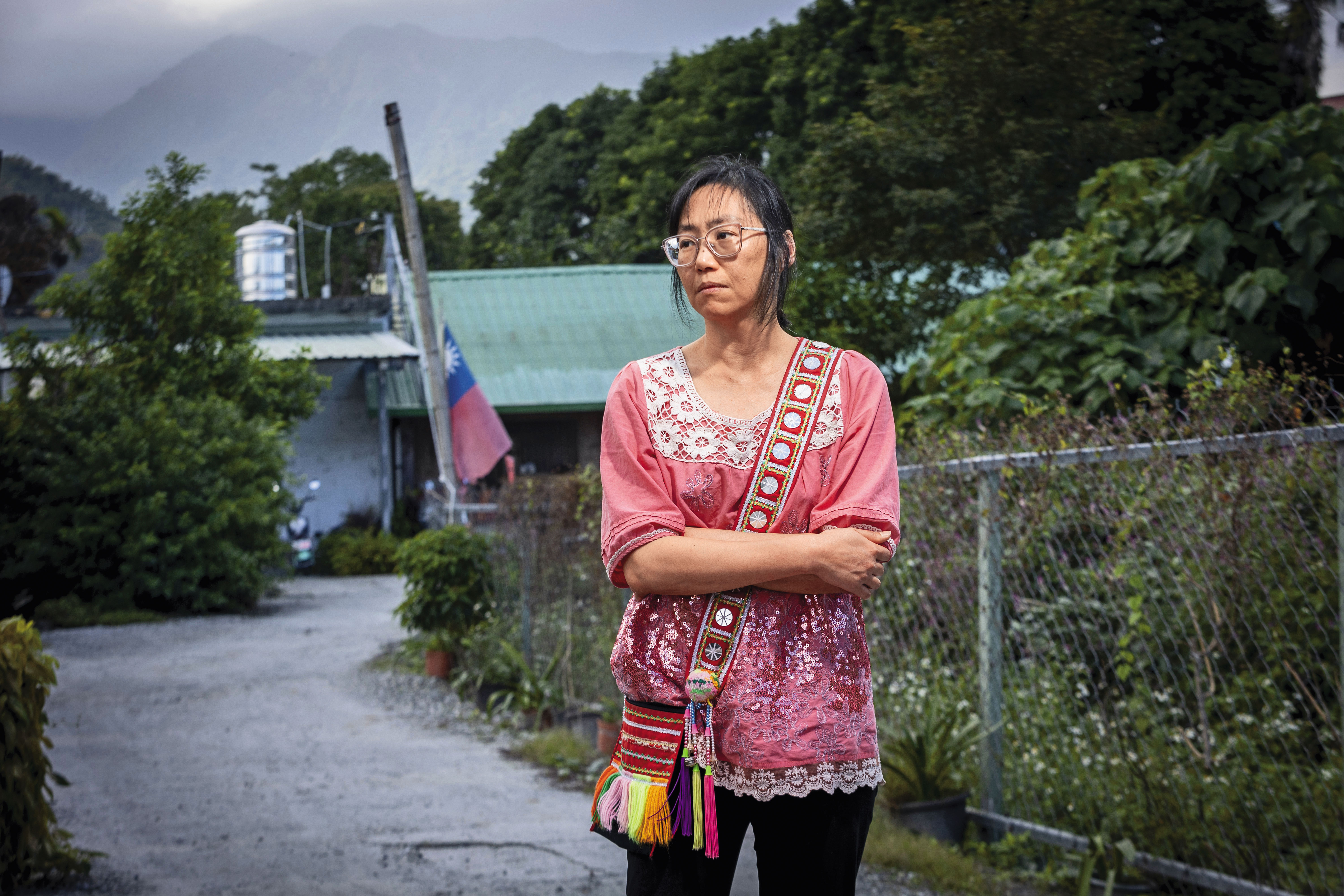 Nakao不習慣拍照，希望世界上沒有自己的照片。為了我們，她努力擠出沒有表情的表情。