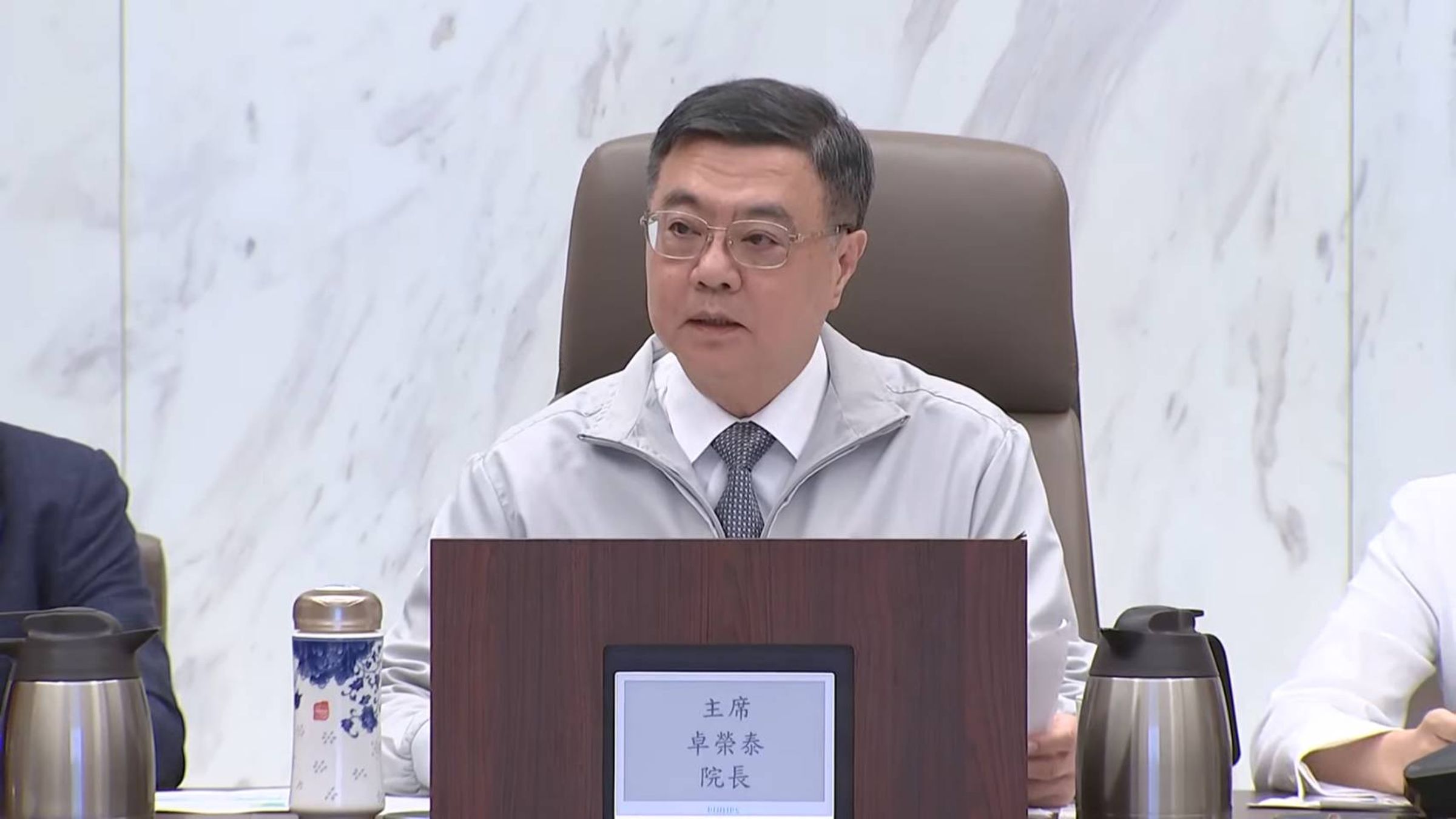 行政院長卓榮泰今信心向大家喊話，「防疫就是作戰，守護台灣這場戰役一定要贏。」（鏡新聞提供）