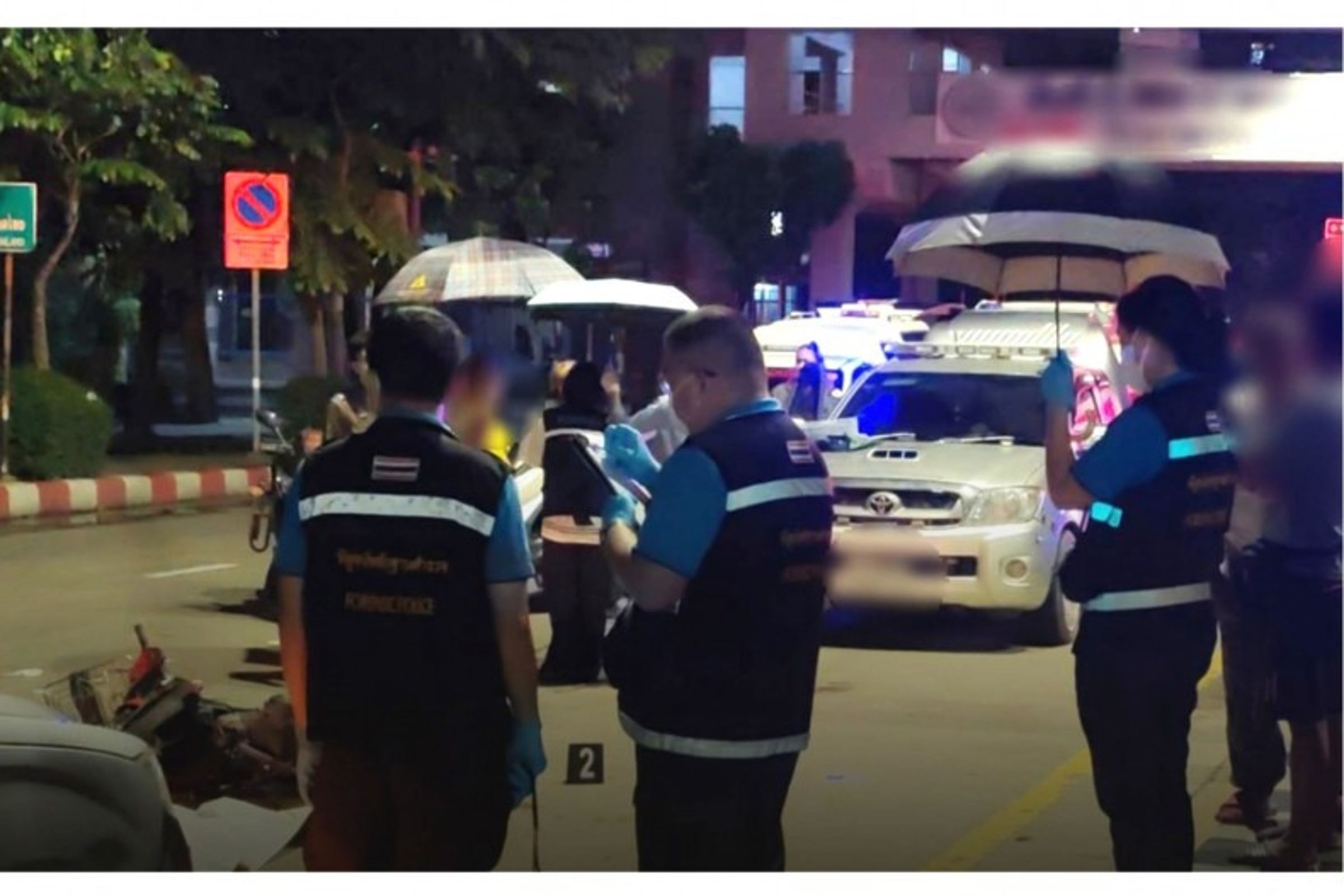 泰國曼谷有團夥闖港務局貨櫃偷竊被扣押的電子菸。（翻攝自臉書@FM91 Trafficpro）