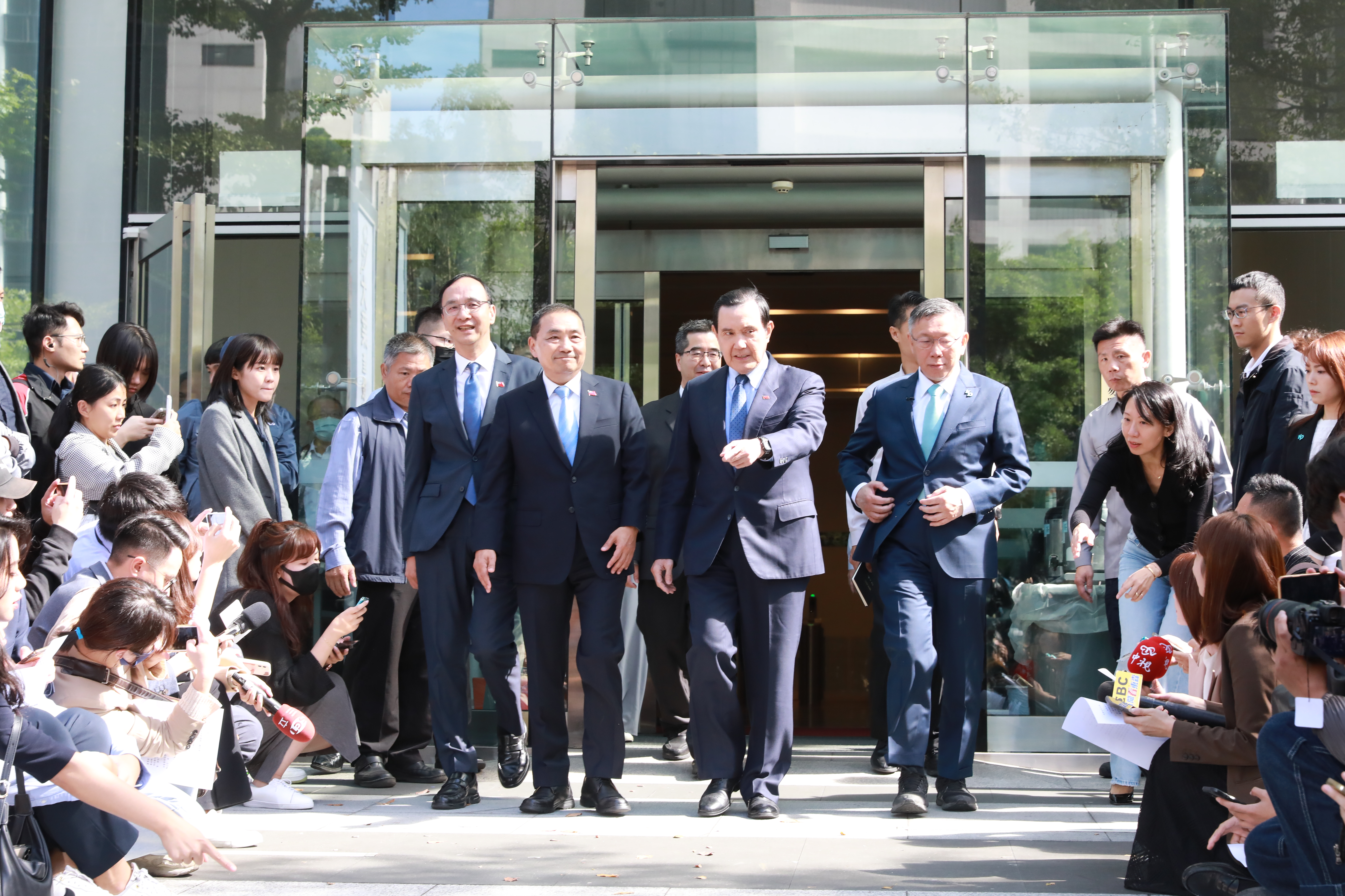 藍白陣營在前總統馬英九見證下，展開二次政黨協商。