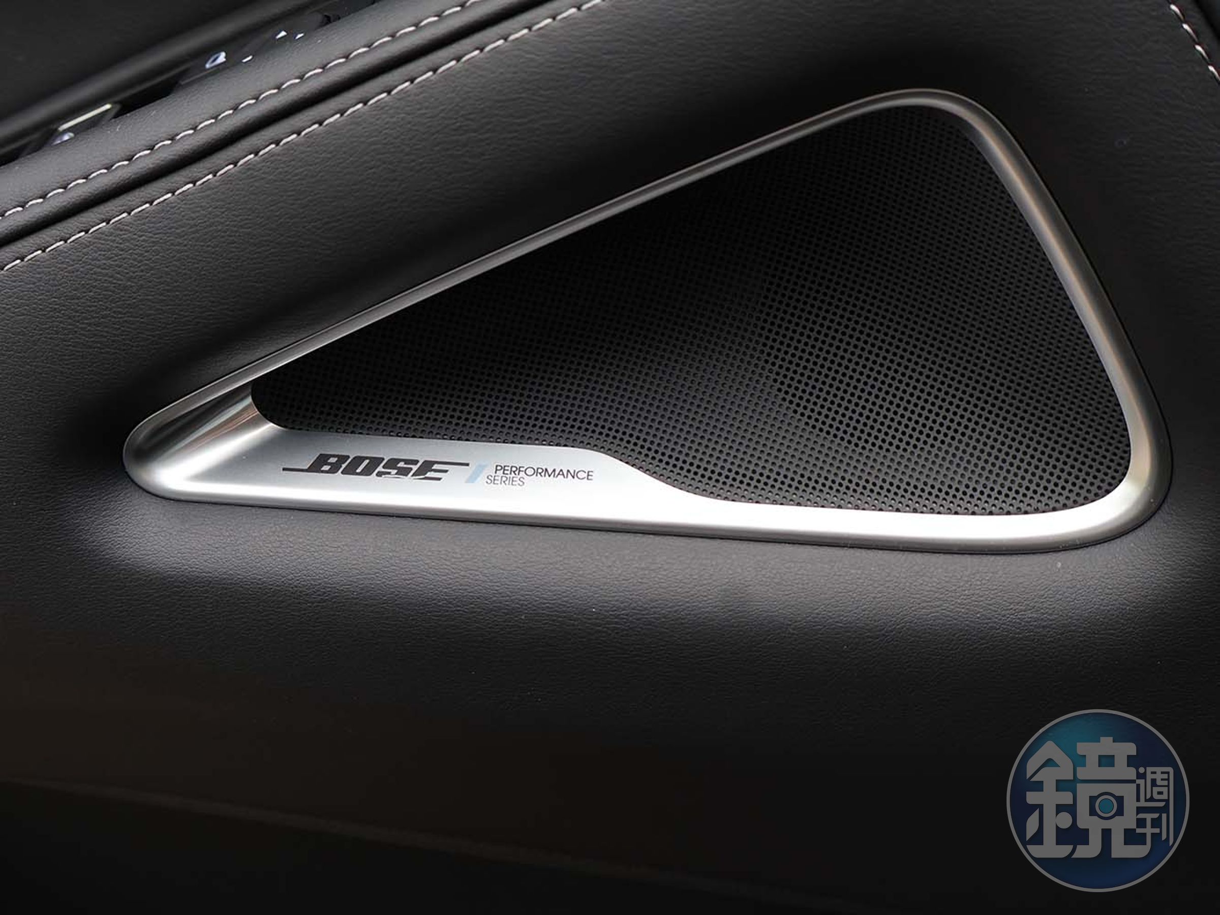 全車標配16支Bose揚聲器。