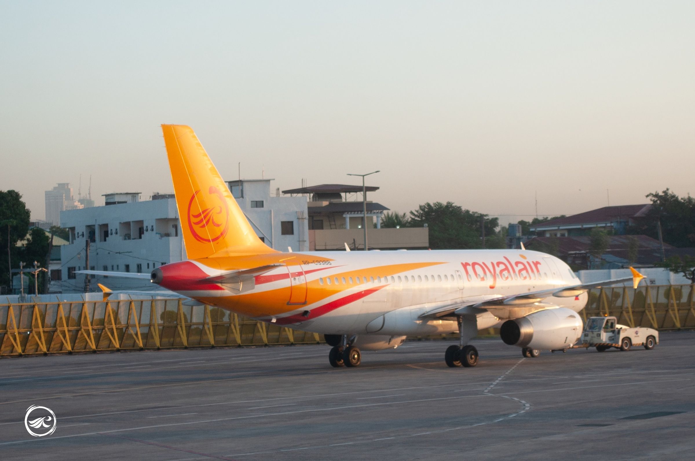 菲律賓皇家航空宣布停航，未來赴長灘島須改經馬尼拉轉機。（翻攝自臉書@Royal Air Philippines）