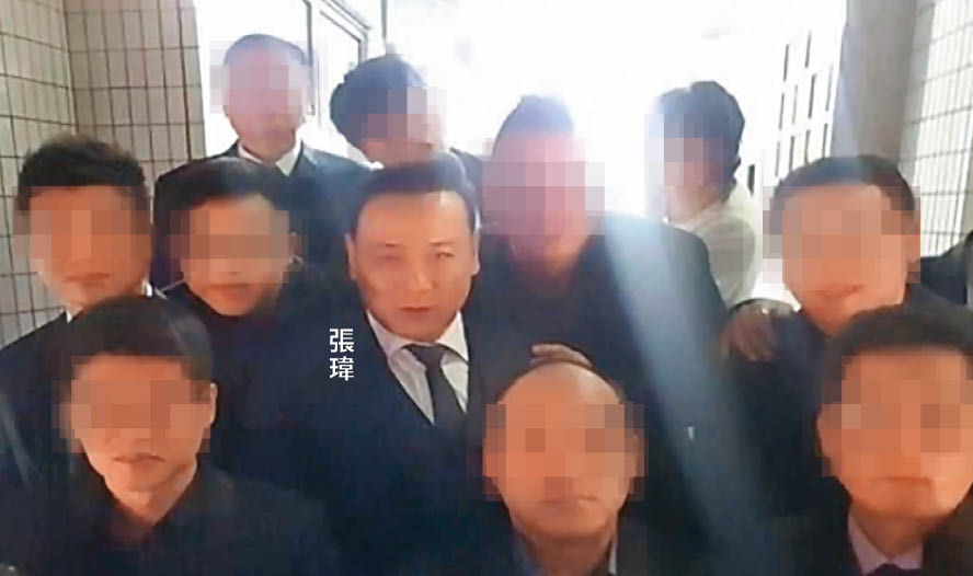張安樂之子張瑋曾率十多名竹聯幫幹部,前往沖繩拜訪旭琉會,雖然事後解釋是私人行程,仍難降低日本政府疑慮。(翻攝張瑋臉書)