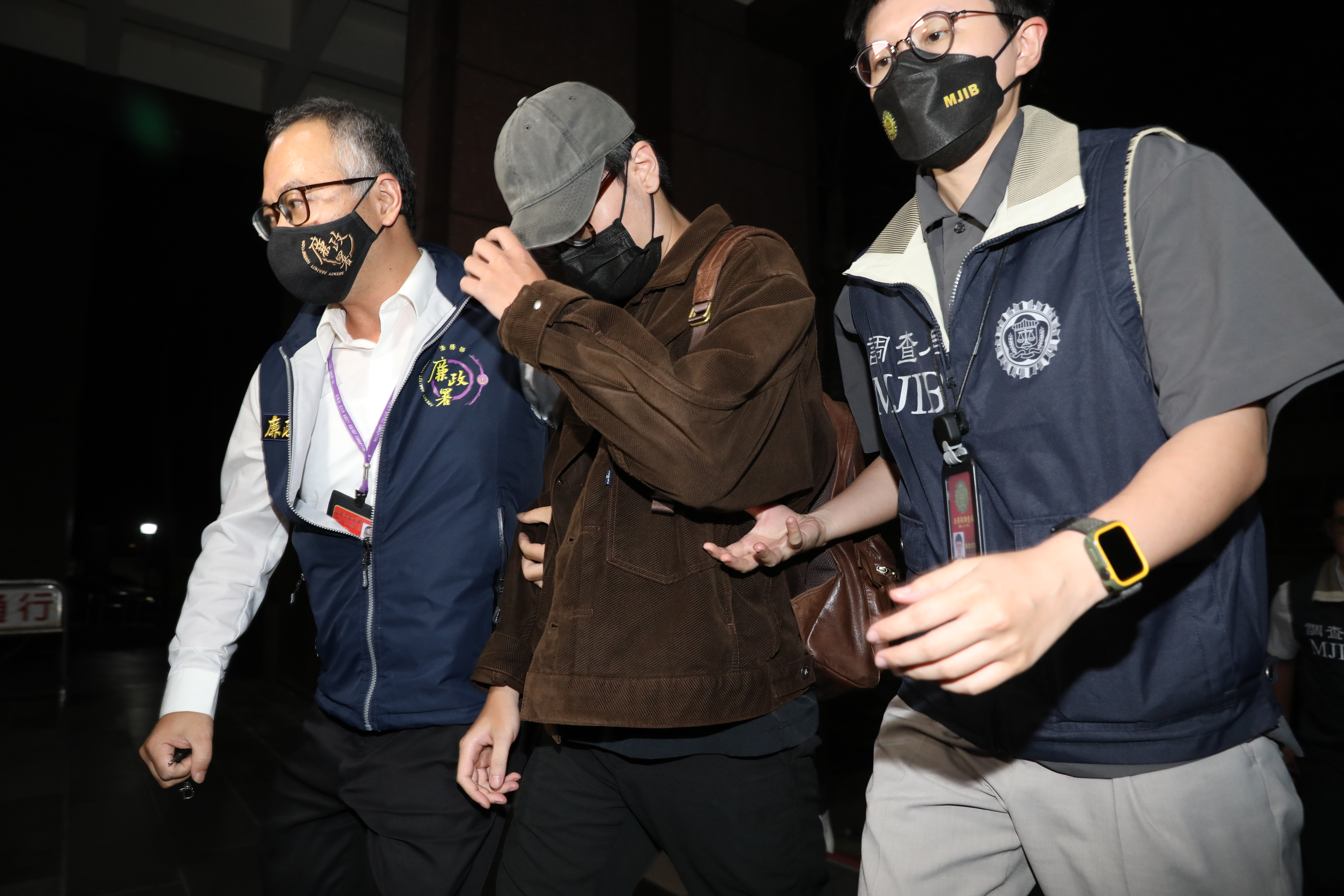 法官石育恩涉犯《組織犯罪防制條例》，遭北檢以80萬元交保。