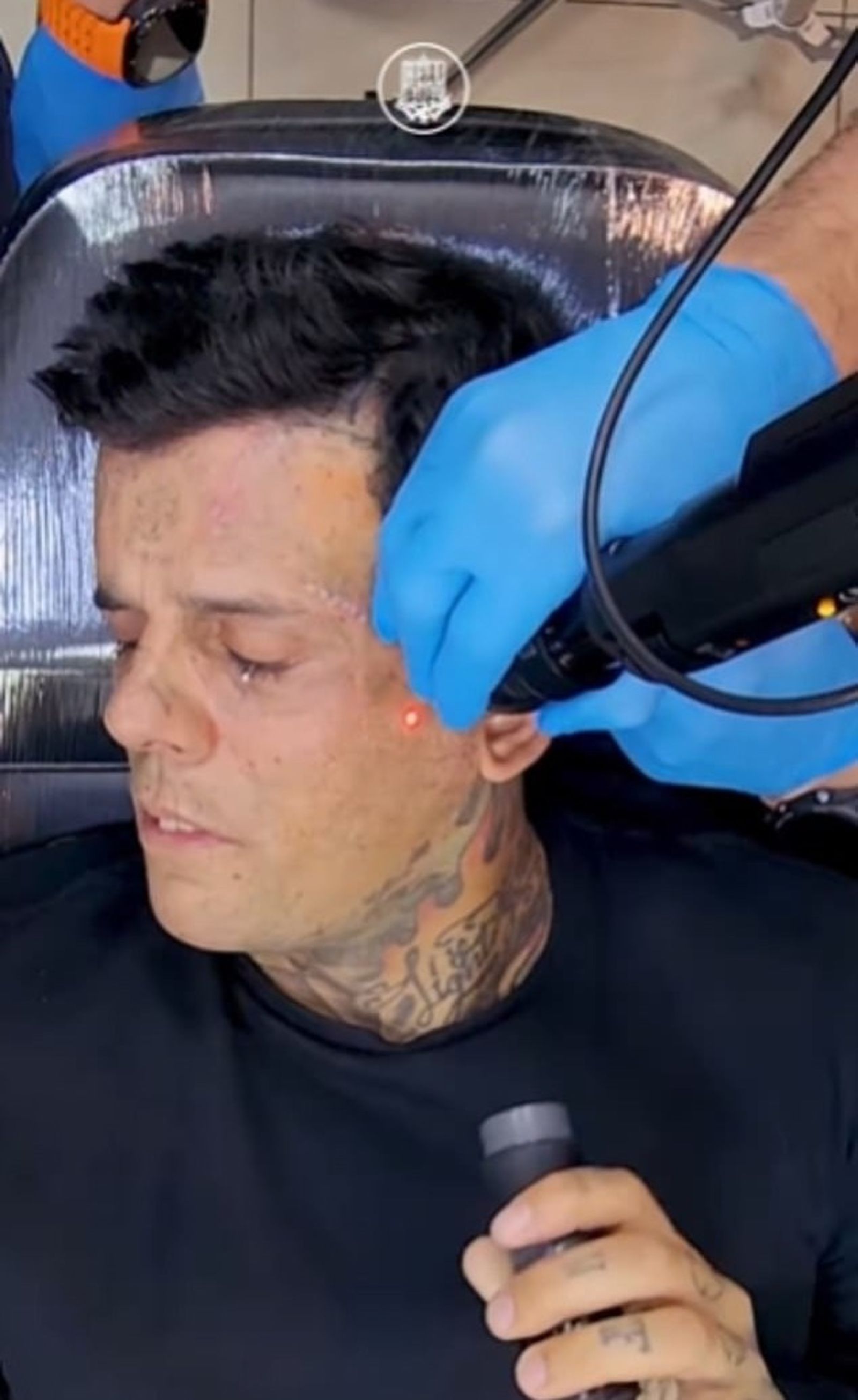 蘇薩移除了移除了頭部與臉上的170多個刺青。（圖／翻攝leandrodesouzabless IG）