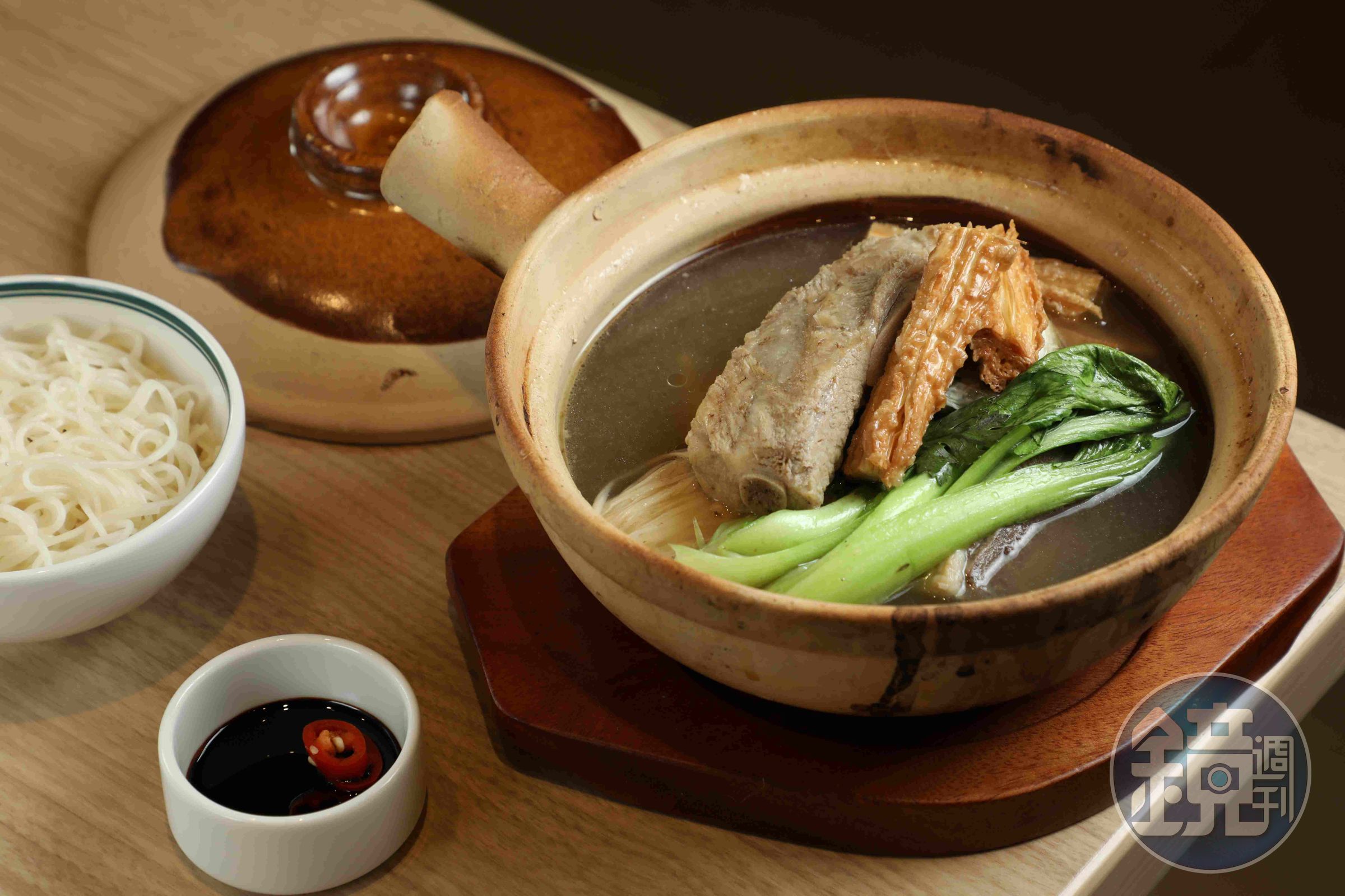 白胡椒風味的「潮州肉骨茶麵線」,既有獨特滋味,飽足感也很強。。(460元/份)