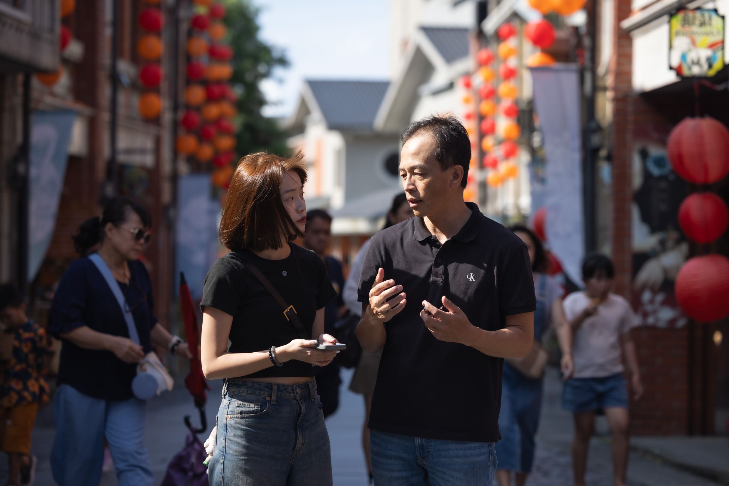 葉永韶老師於宜蘭傳藝園區一一細數每一個傳統建築如何經過細膩的修復而呈現在大眾的面前。（全聯提供）