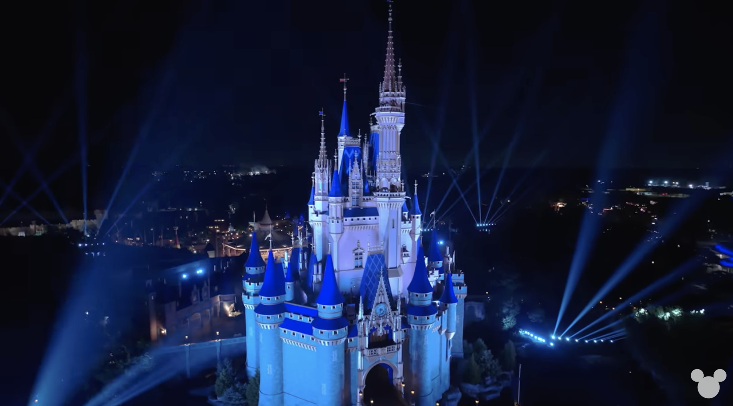 迪士尼樂園是許多大人小孩的夢幻旅遊地點。(翻攝Disney YouTube)