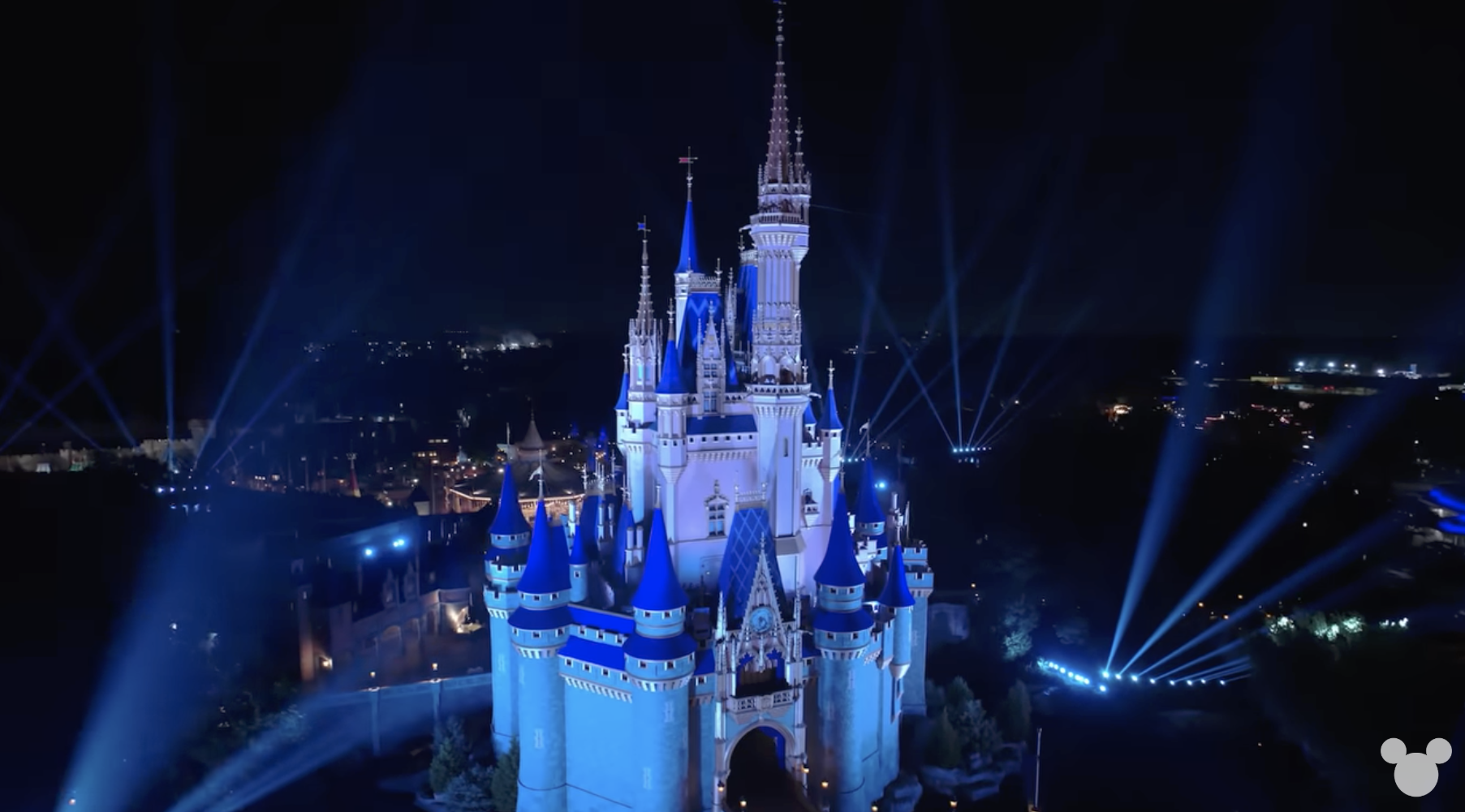 迪士尼樂園是許多大人小孩的夢幻旅遊地點。（翻攝Disney YouTube）