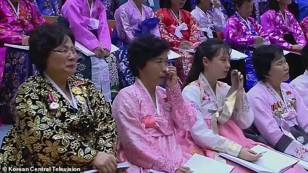台下大媽們都感動流淚。（翻自北韓《央視》）