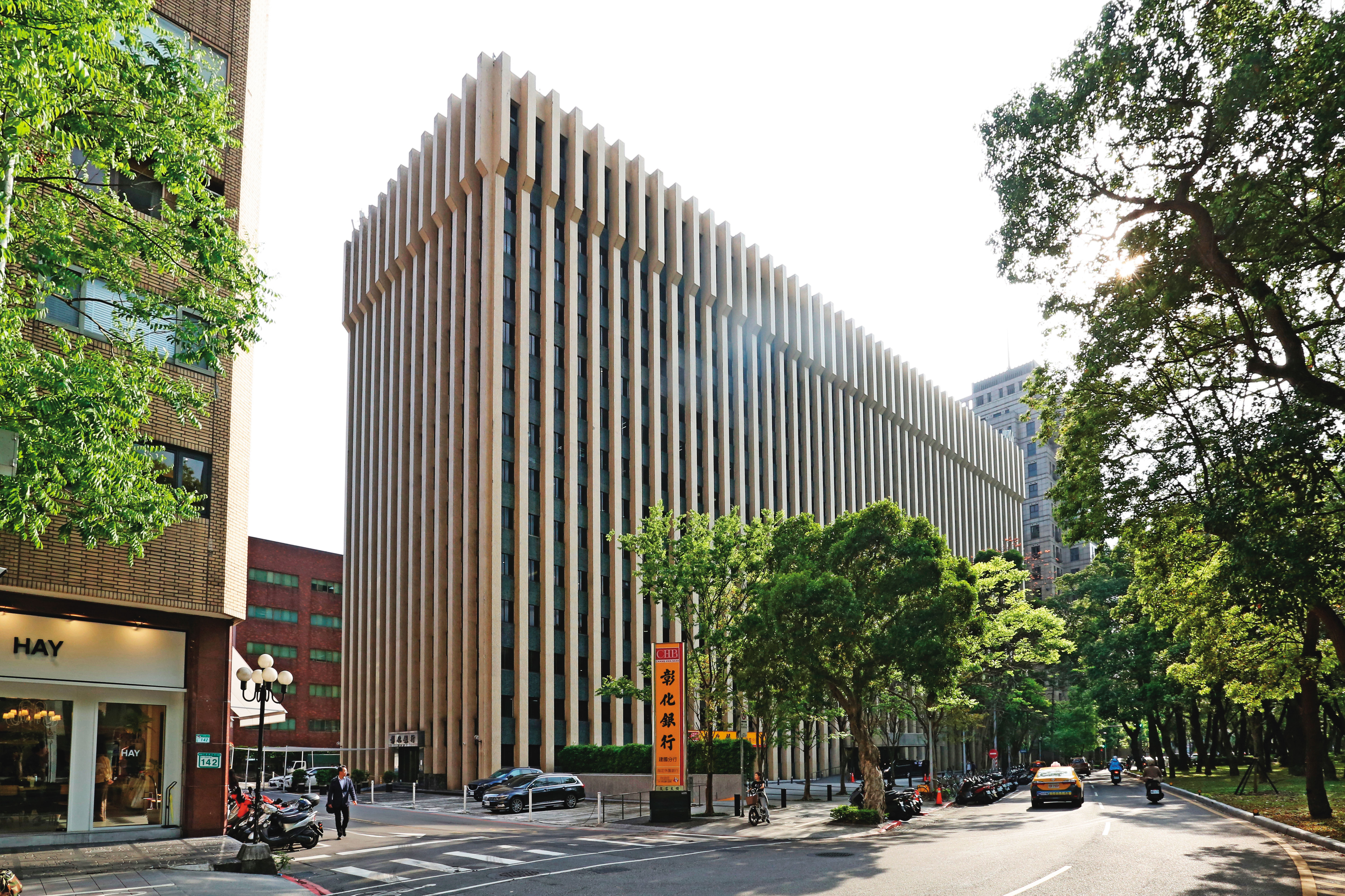 芙蓉大樓位於北市仁愛路三段，未來有機會成為豪宅地標建築。