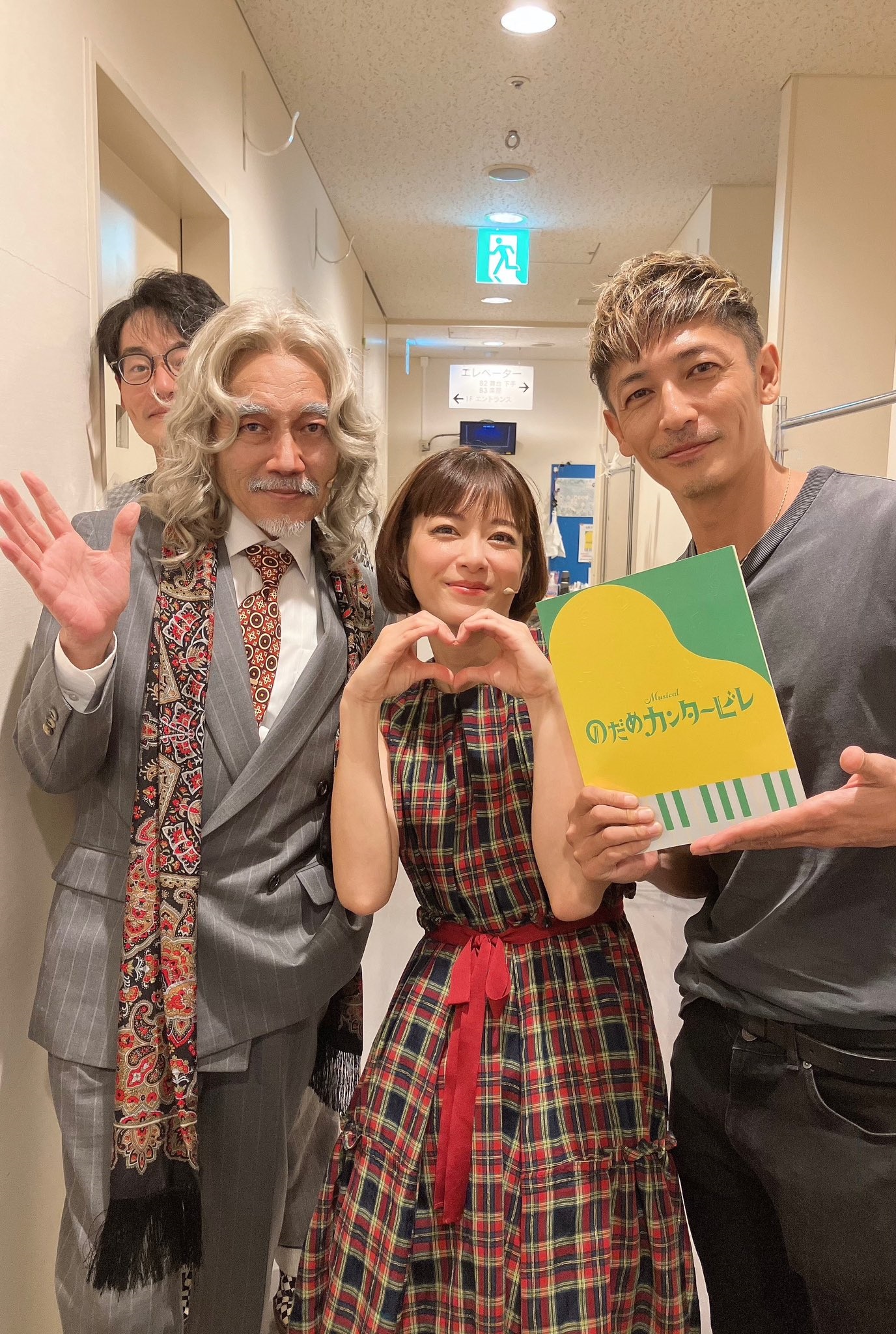 玉木宏(右起)、上野樹里、竹中直人、近藤公園《交響情人夢》電視劇班底聚首。(翻攝上野樹里IG)