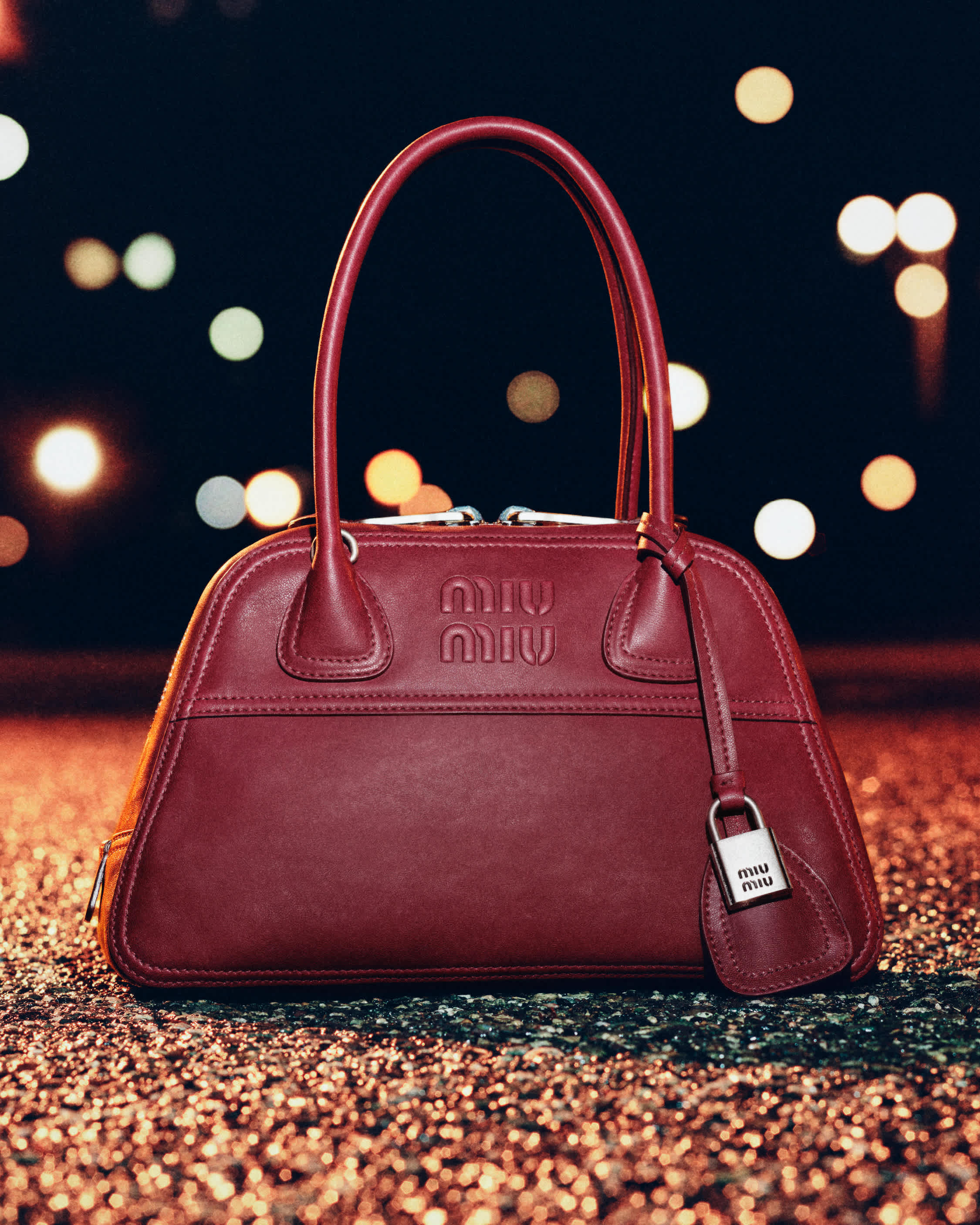 Vivant納帕軟皮手袋。NT$120,000(Miu Miu提供)