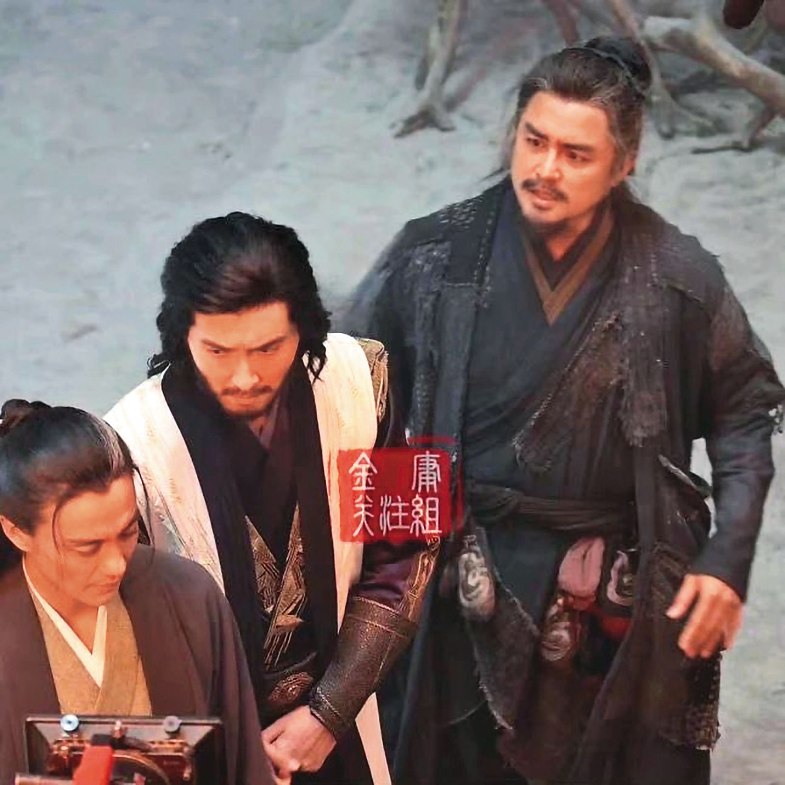 明道(右)在《金庸武俠世界—華山論劍》飾演北丐。(翻攝自明道IG)