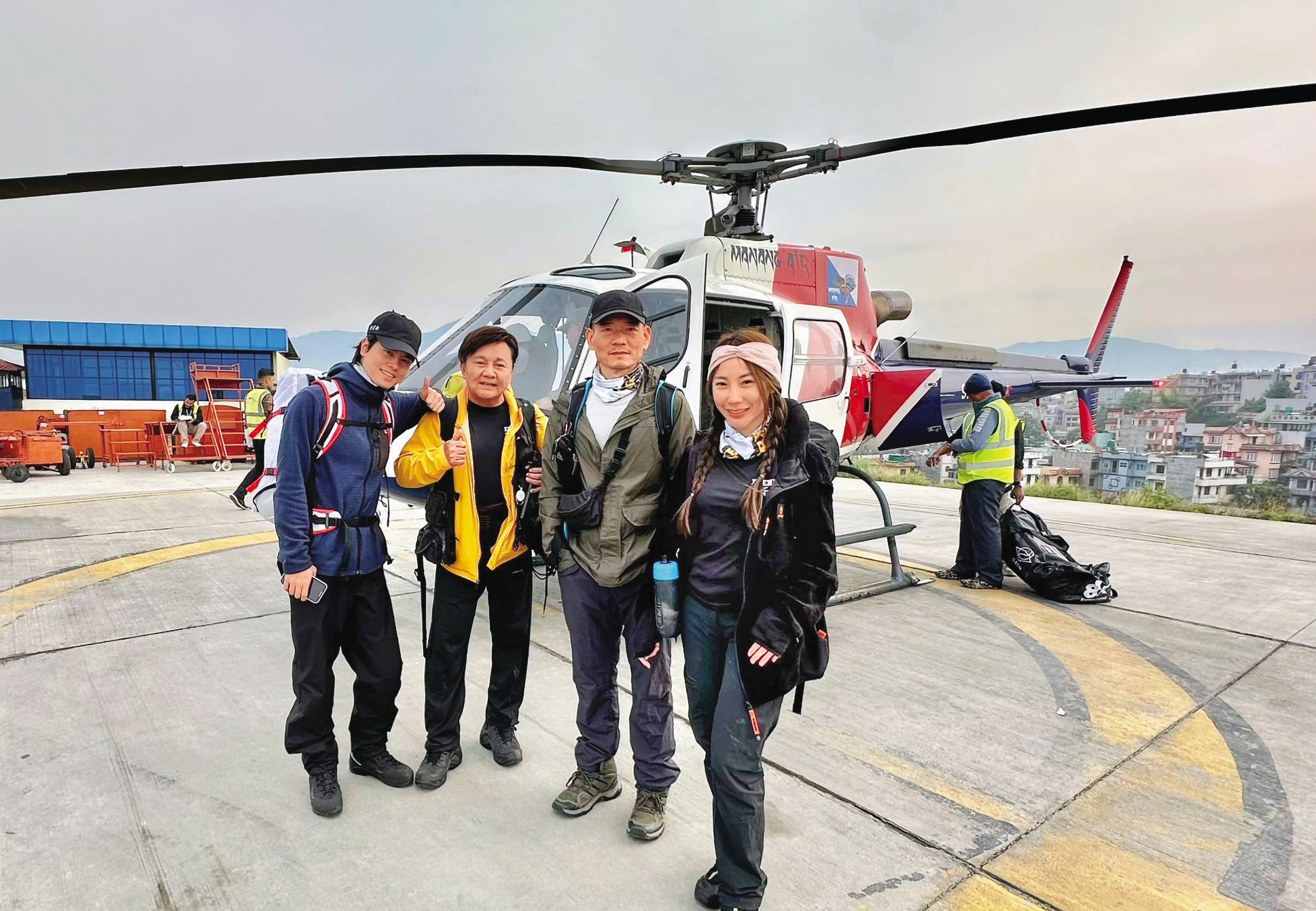 眭澔平跟「登山女神」曾格爾攀登聖母峰，結果出意外，登上新聞版面。（翻攝曾格爾 Grace Tseng臉書）