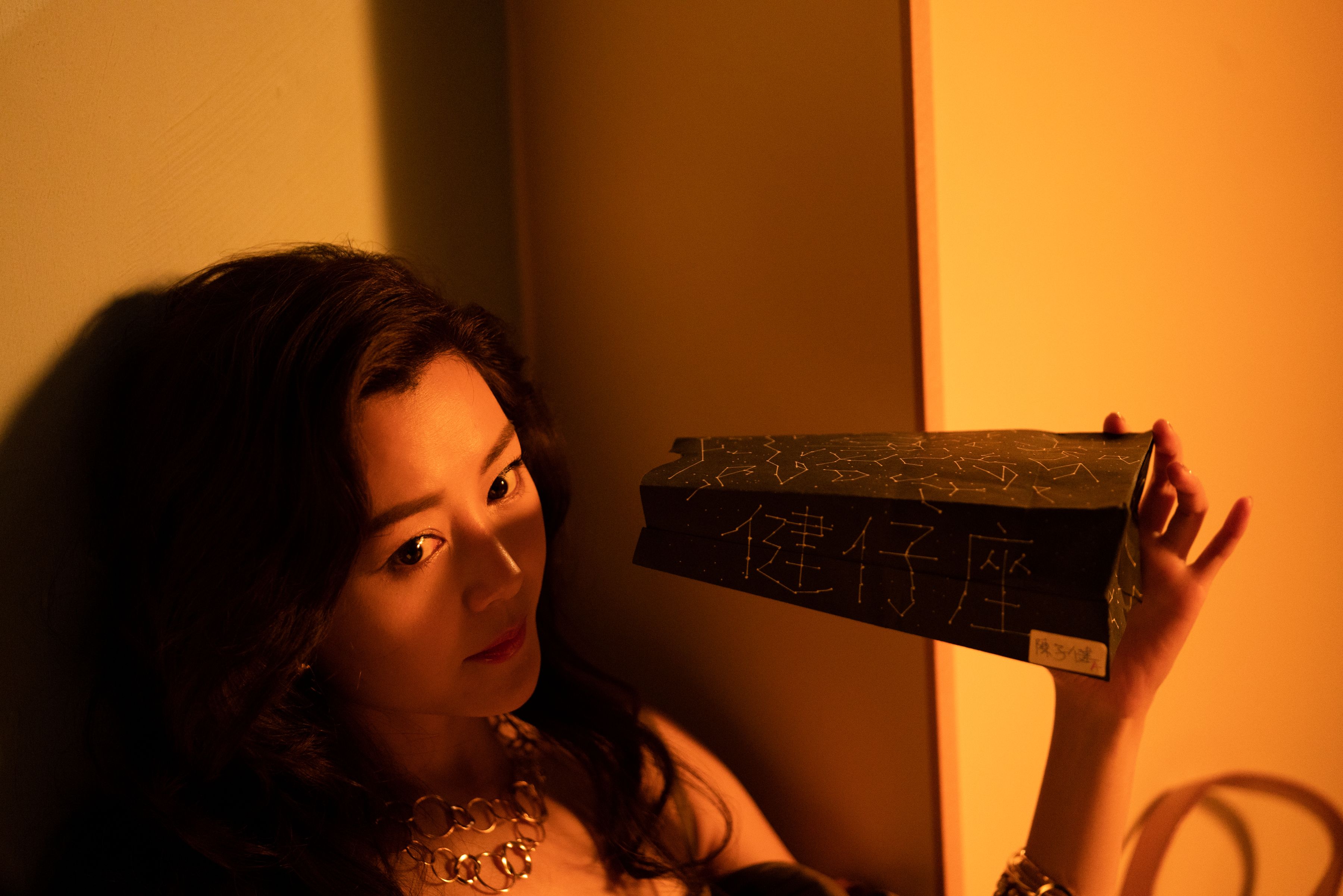 甫獲「香港導演會最佳女配角獎」的衛詩雅提到,《再見UFO》中「UFO」對她來說代表「希望」。(壹壹喜喜提供)