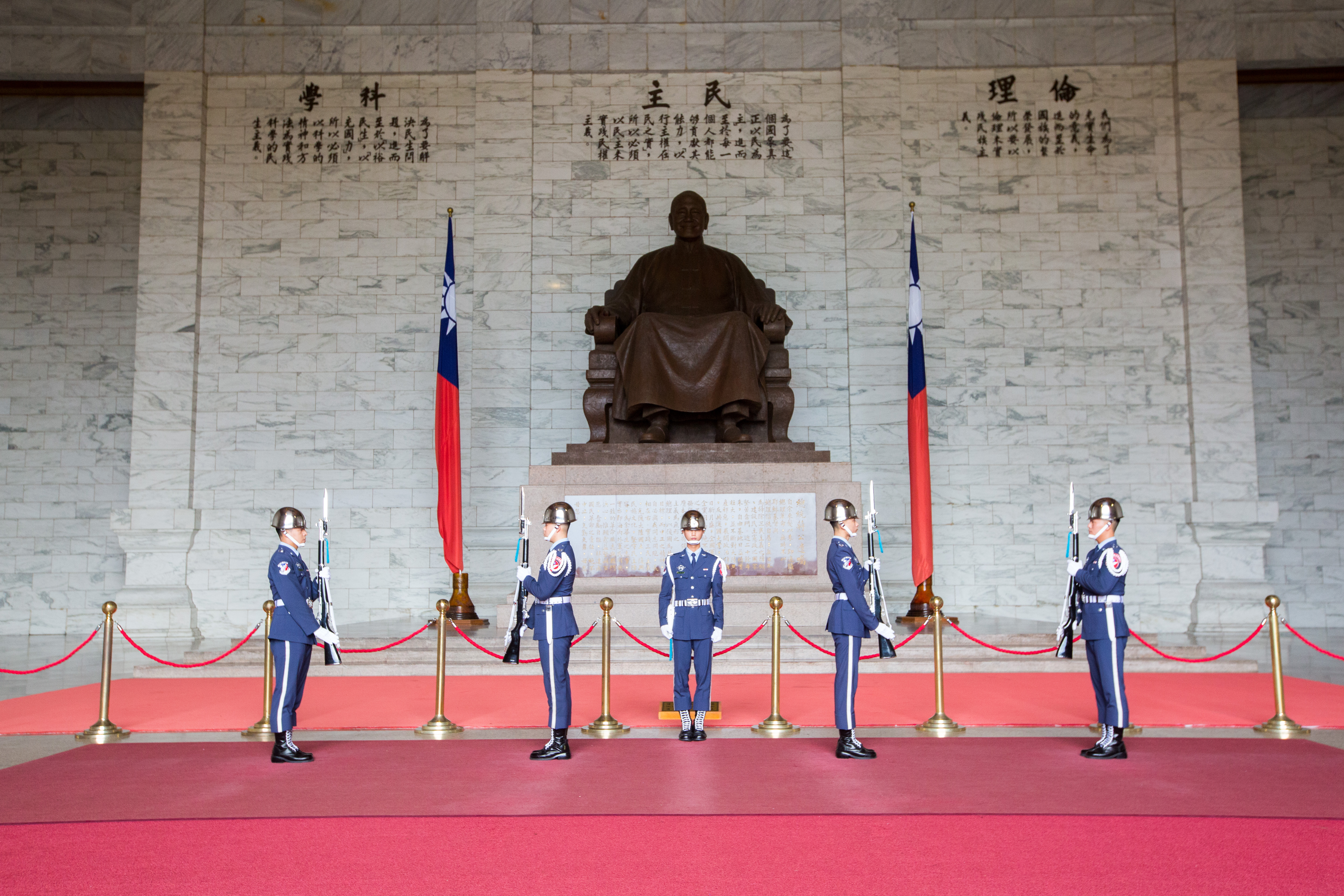 國軍儀隊將於7月15日起移出中正紀念堂銅像大廳。（本刊資料照）