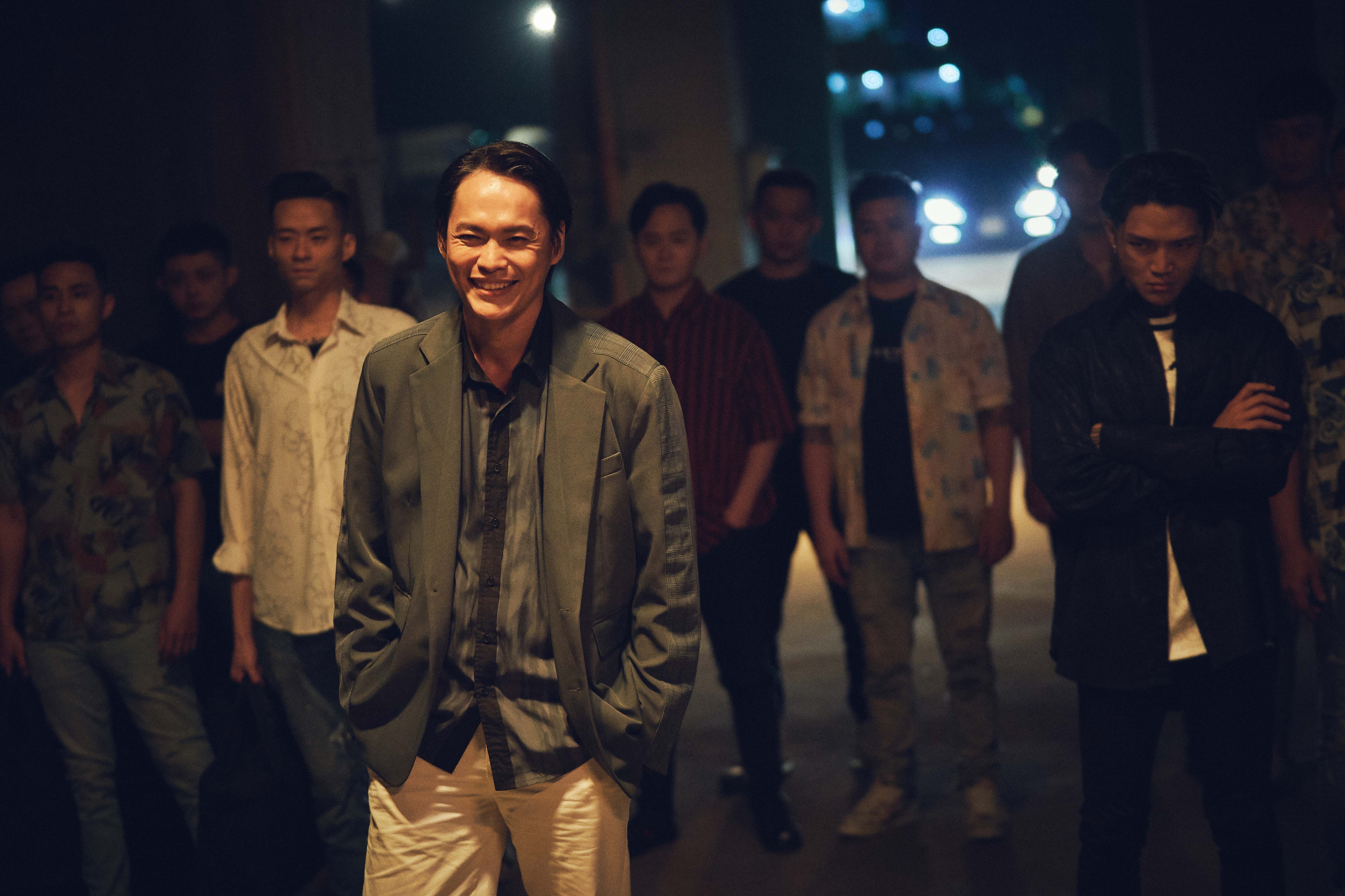 黃鐙輝飾演南部幫「海董」的二把手，頗具野心。（曼尼娛樂提供）