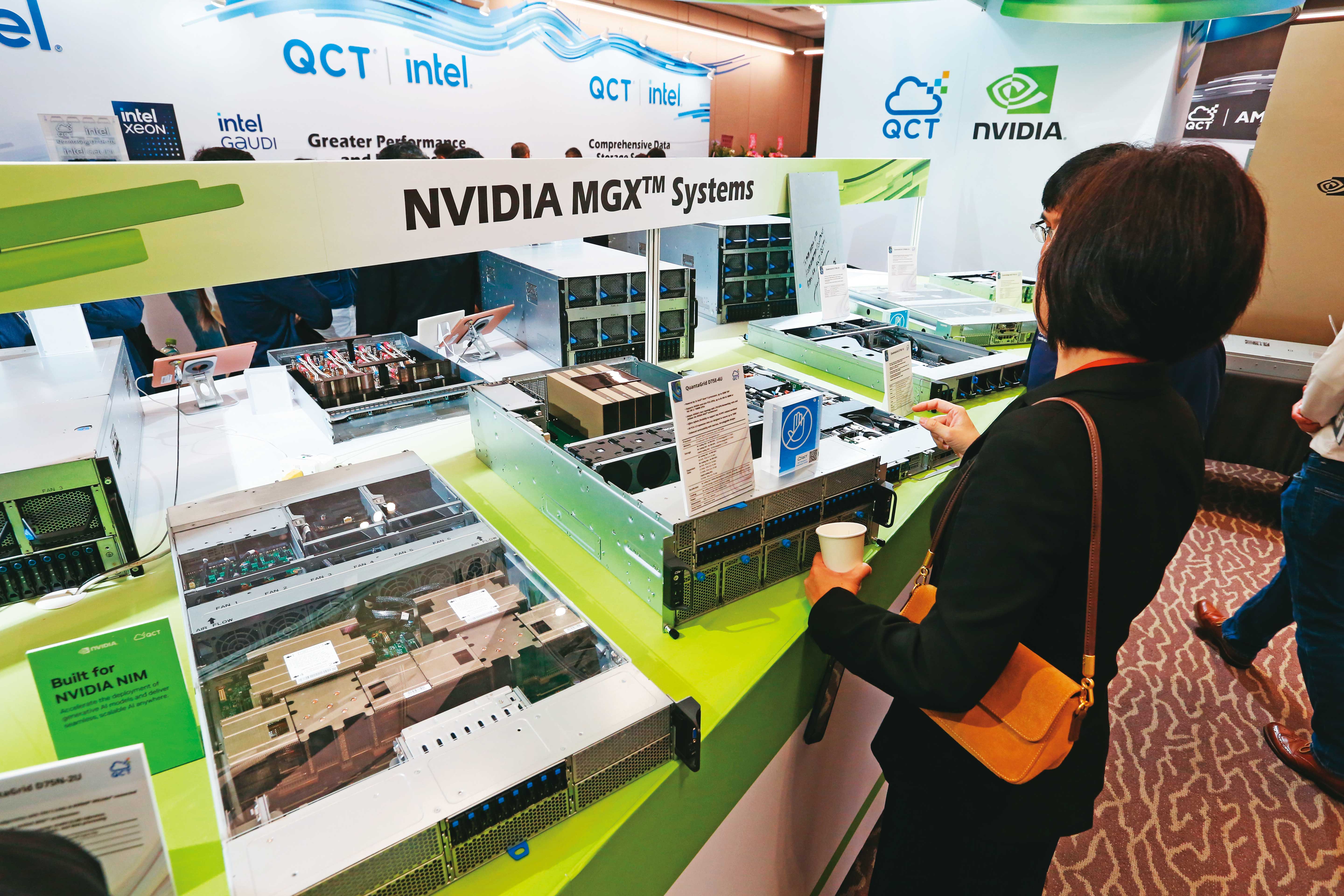 輝達第二季財報雖超越市場預期，但卻少了驚喜感，股價因此出現修正。