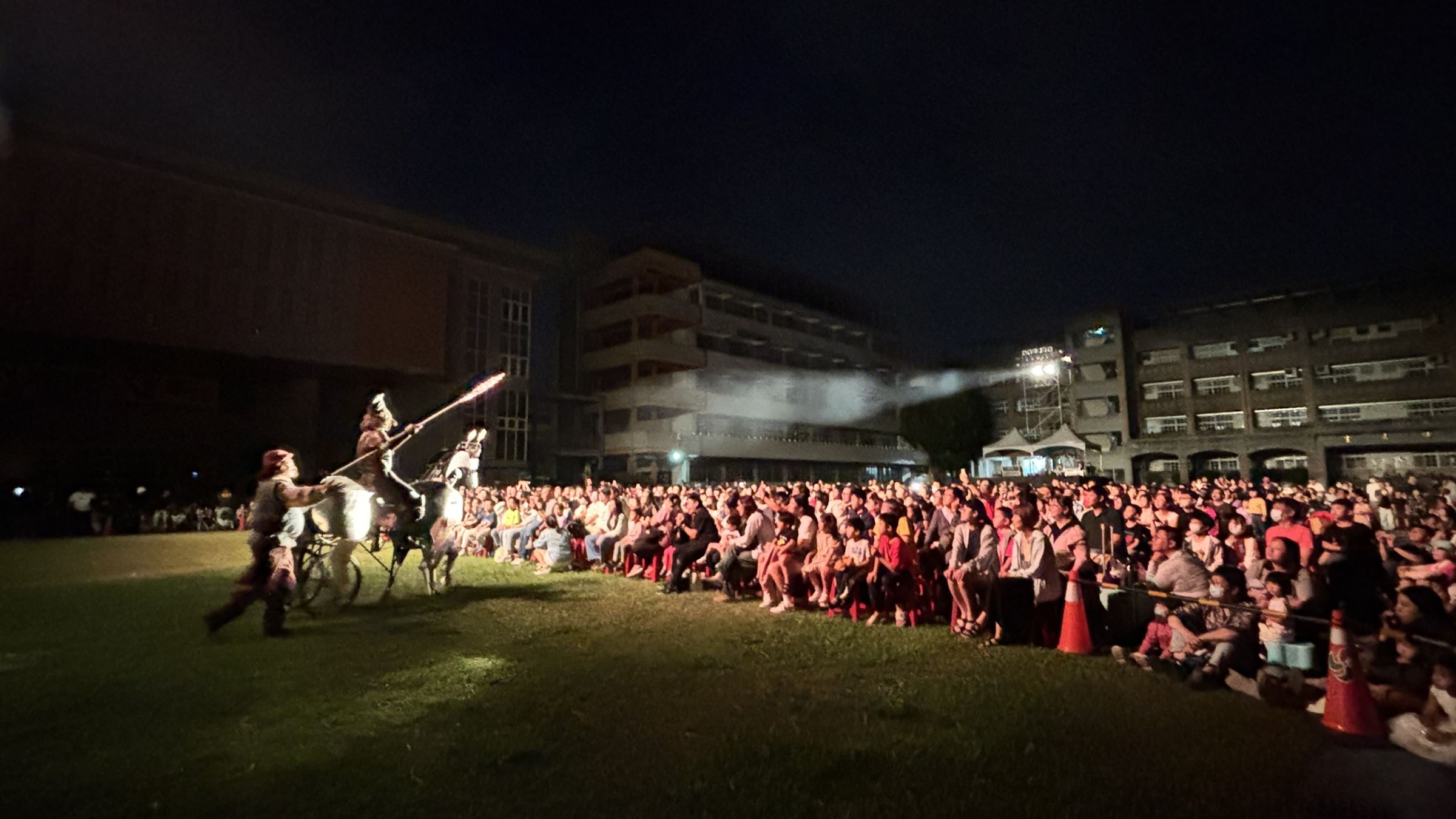 紙風車368鄉鎮市區兒童藝術工程本周在台中演出,吸引超過7千名親子觀眾參與。(紙風車劇團提供)