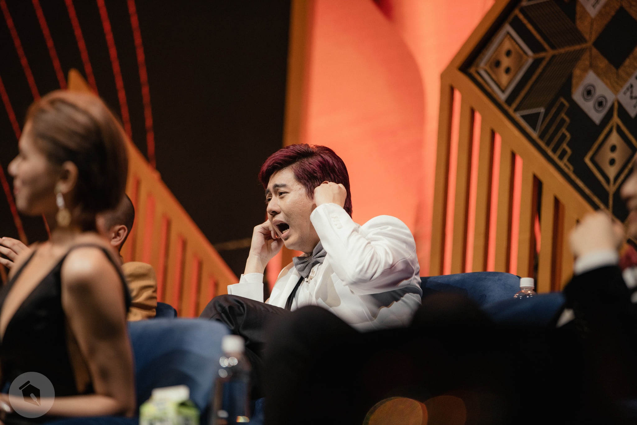 王志安上《賀瓏夜夜秀》言論引發爭議，身為編劇的脫口秀演員「老K」不改大砲性格，直接在留言區與網友脣槍舌劍。（翻攝自這是老Ｋ That's Old Kay粉專）