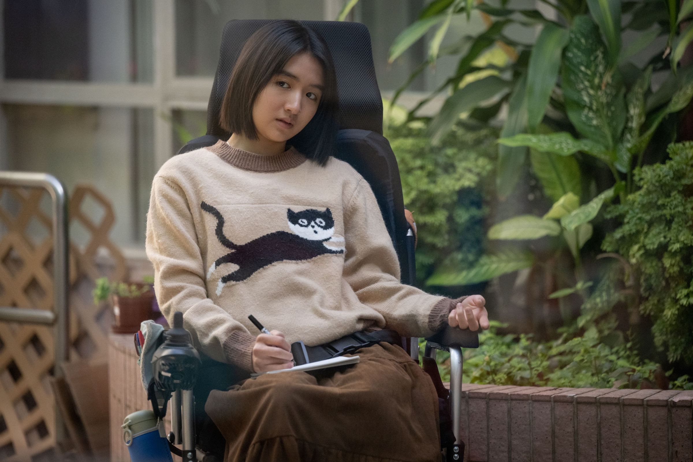 戲裡被拋棄的女兒由許恩怡飾演,被香港影壇看好的她屢屢合作大咖,包括劉德華、張家輝,及范冰冰等。(華映提供)