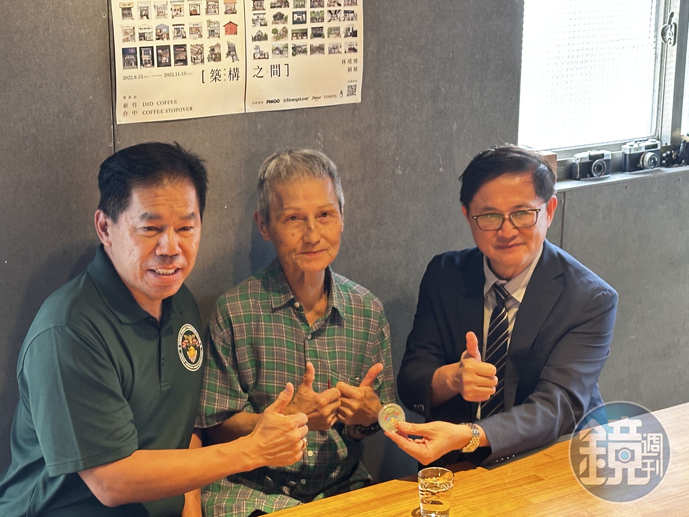 和碩董事長童子賢(右)今日與「葉霸」葉春蓮老師(中)以及鷹爸徐柏岳(左)相談甚歡。