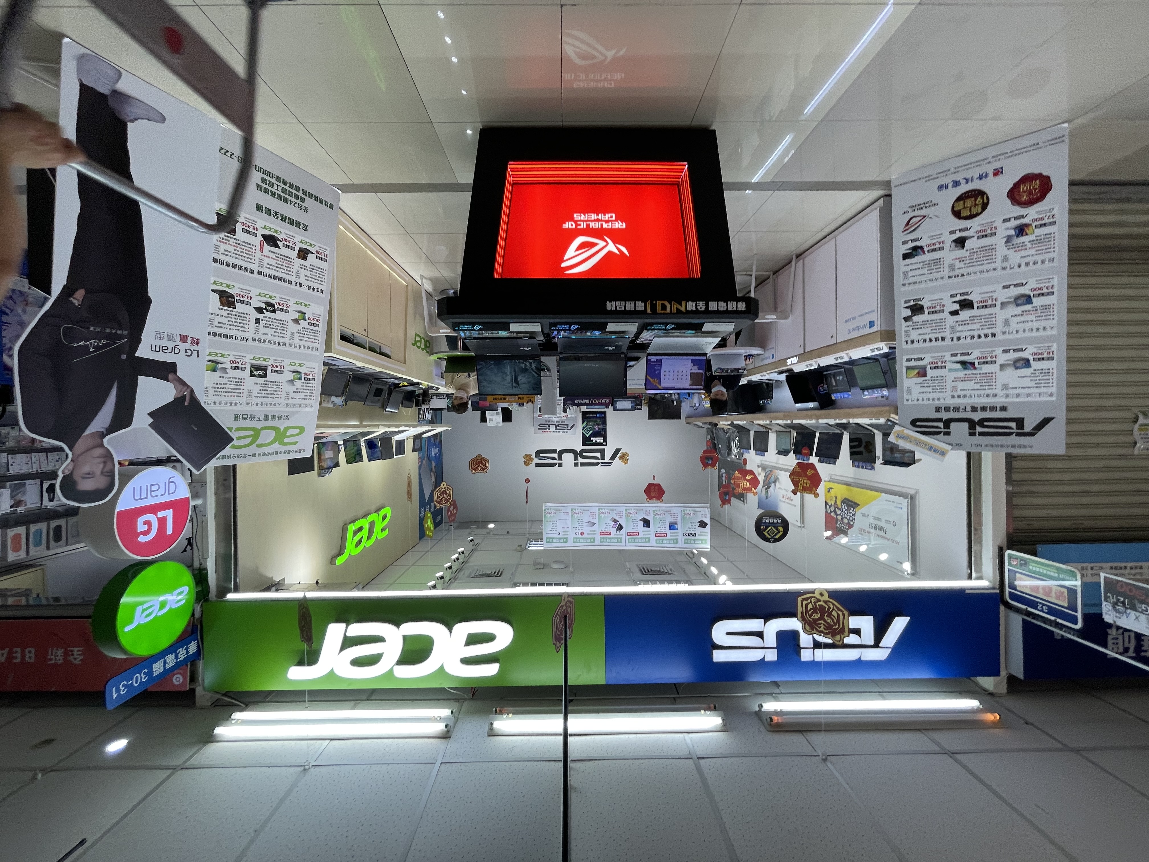 面對記憶體等零組件漲價壓力，PC品牌廠當下的成本壓力可謂「頭殼抱咧燒」。 （本刊資料照）