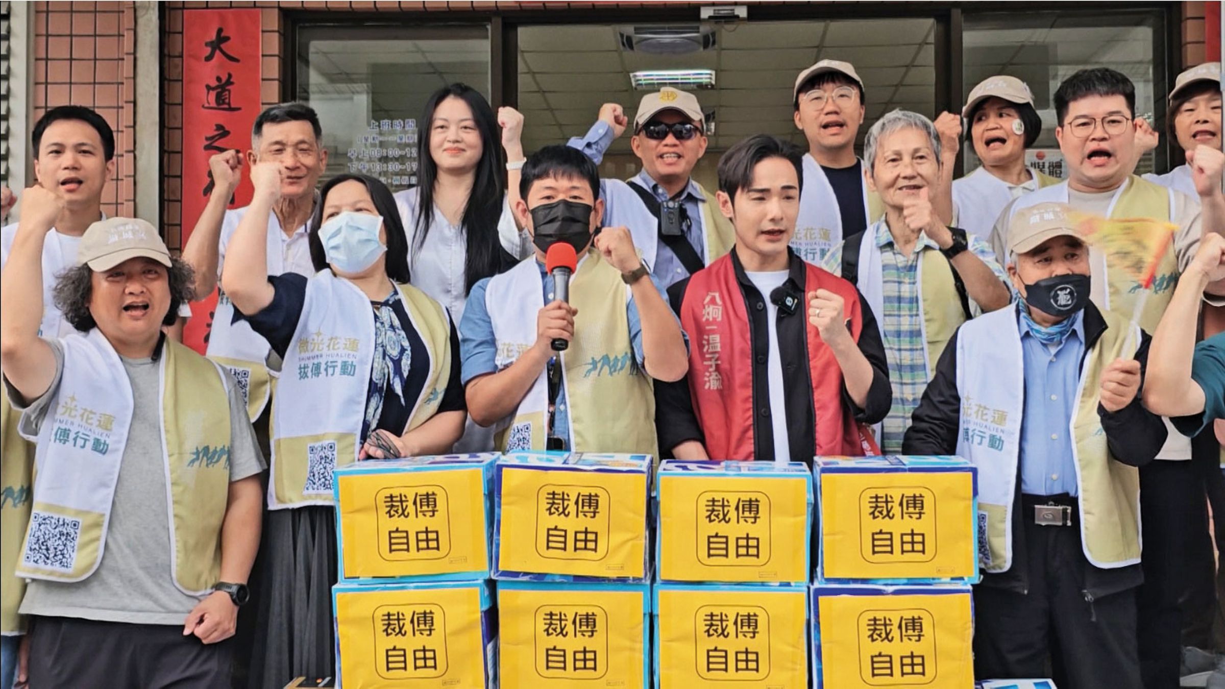 罷免花蓮王傅崐萁的二階連署以極高比率通過門檻,其中公民與公民間的串聯,是一種愛、疼惜與守護家園的堅持。(鏡電視提供)