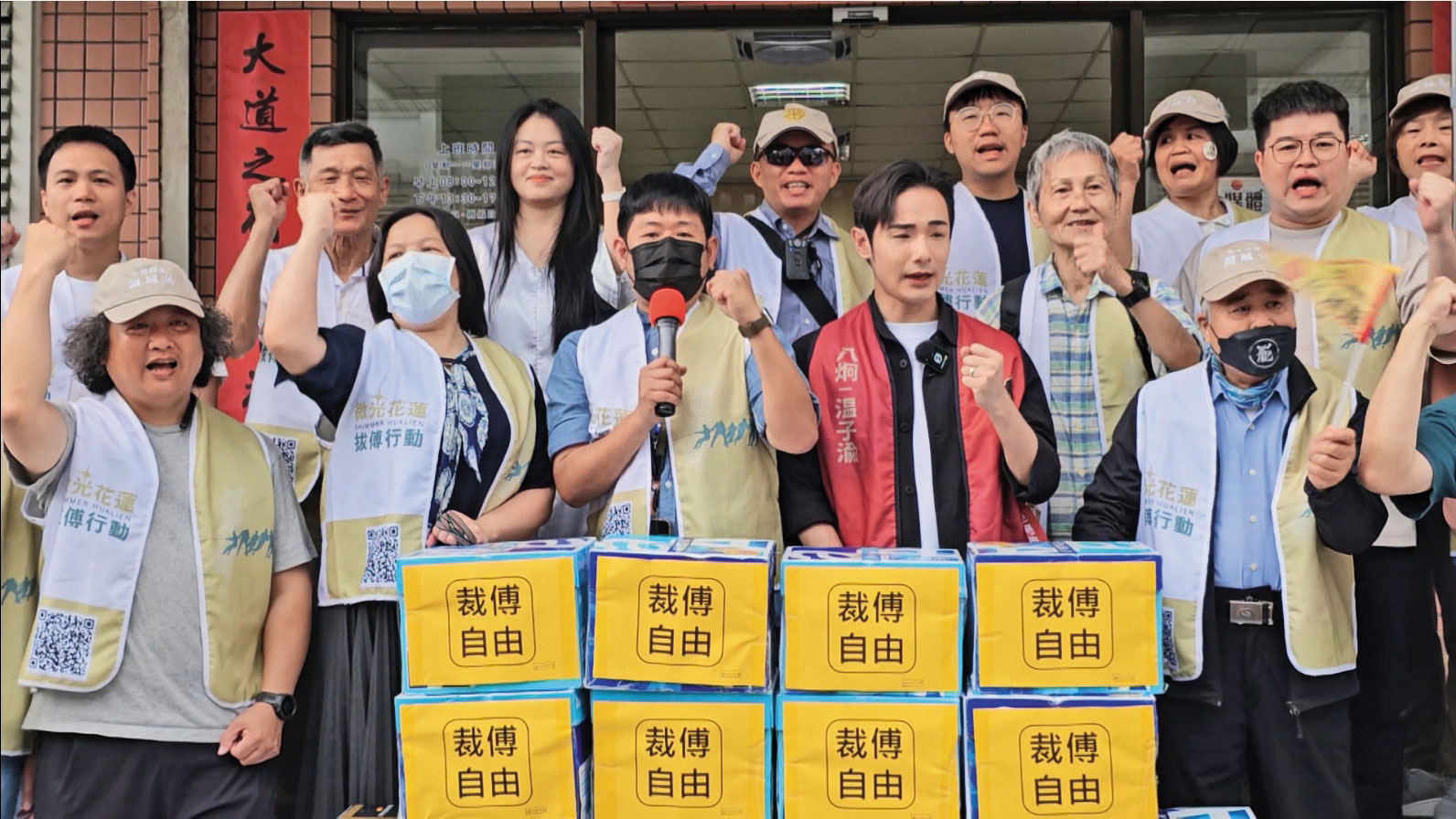 罷免花蓮王傅崐萁的二階連署以極高比率通過門檻，其中公民與公民間的串聯，是一種愛、疼惜與守護家園的堅持。（鏡電視提供）