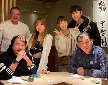 韓秉融(左下)是粿粿(右二)同母異父的兄妹。(翻攝自韓秉融IG)