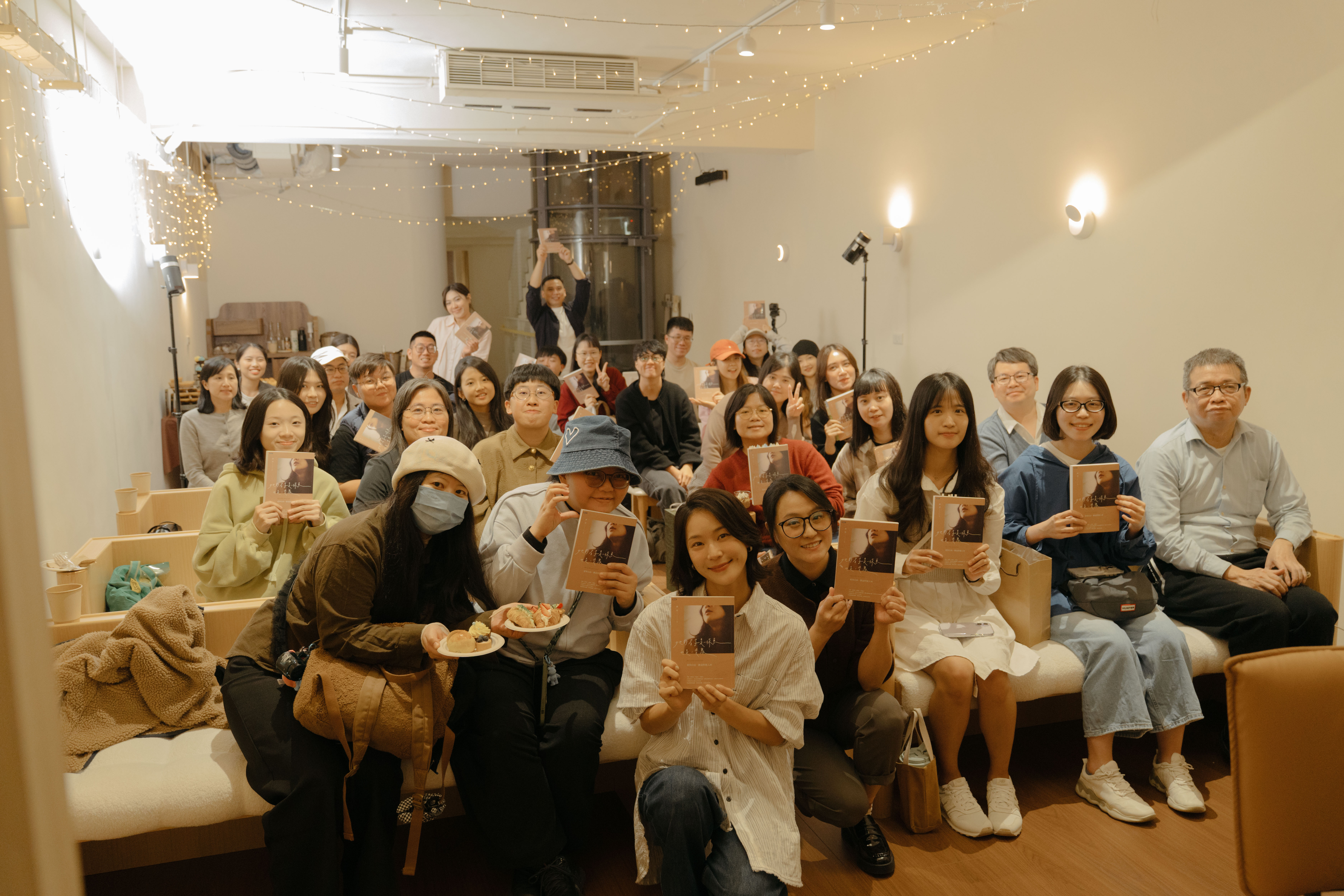  鍾瑶舉辦《她的名字是一條魚也是一隻鳥》新書分享會。（圖／星星相藝提供）