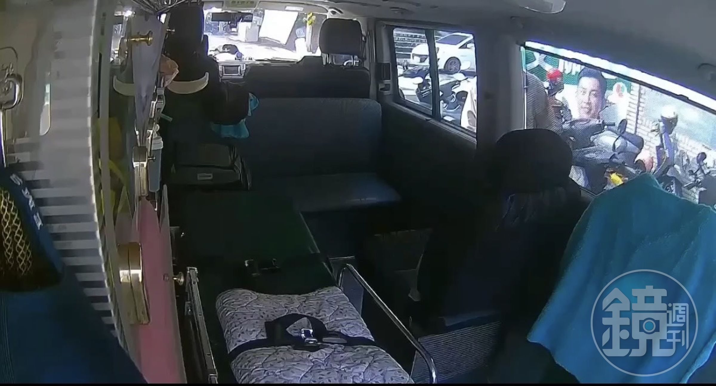 救護車內監視器完整錄下，救護員與民眾爭執過程。（讀者提供）