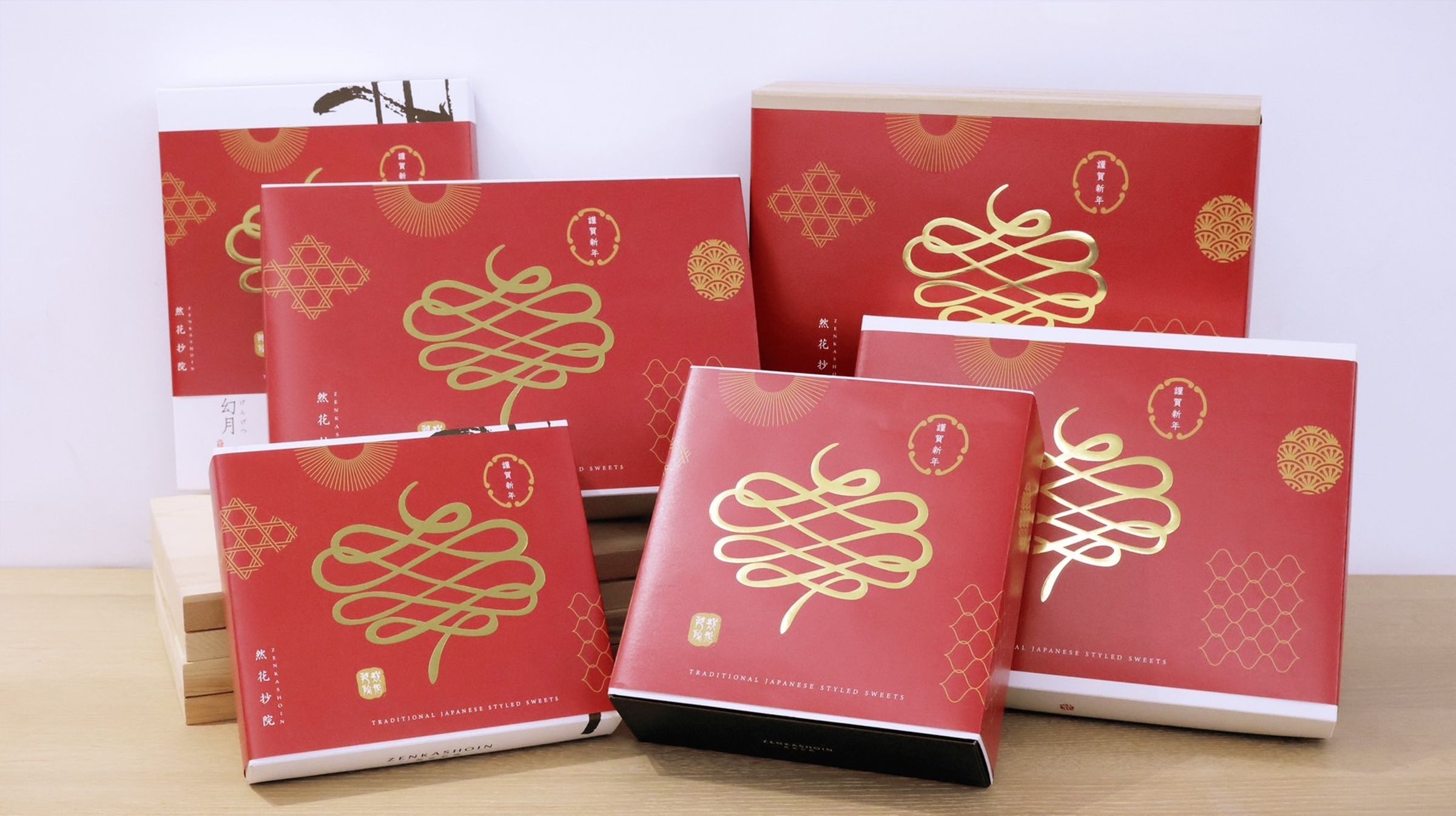今年度然花抄院的蛇年限定禮盒系列，不僅延續品牌一貫的精緻質感，更融入創新元素與在地特色，為農曆新年增添更多美味與驚喜。（然花抄院提供）