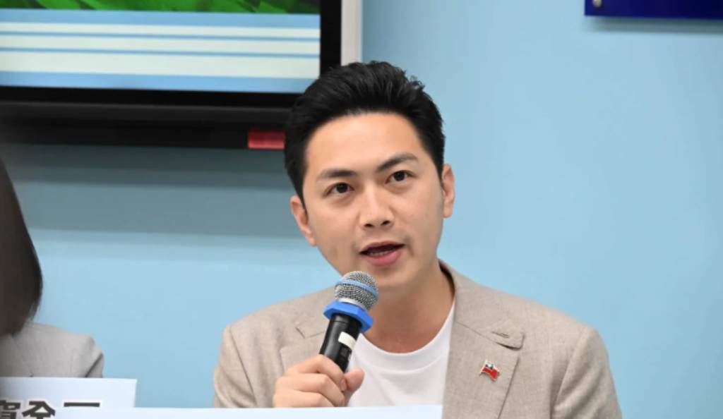 立委廖偉翔前偶像女友散發不實傳單。(本刊資料室)