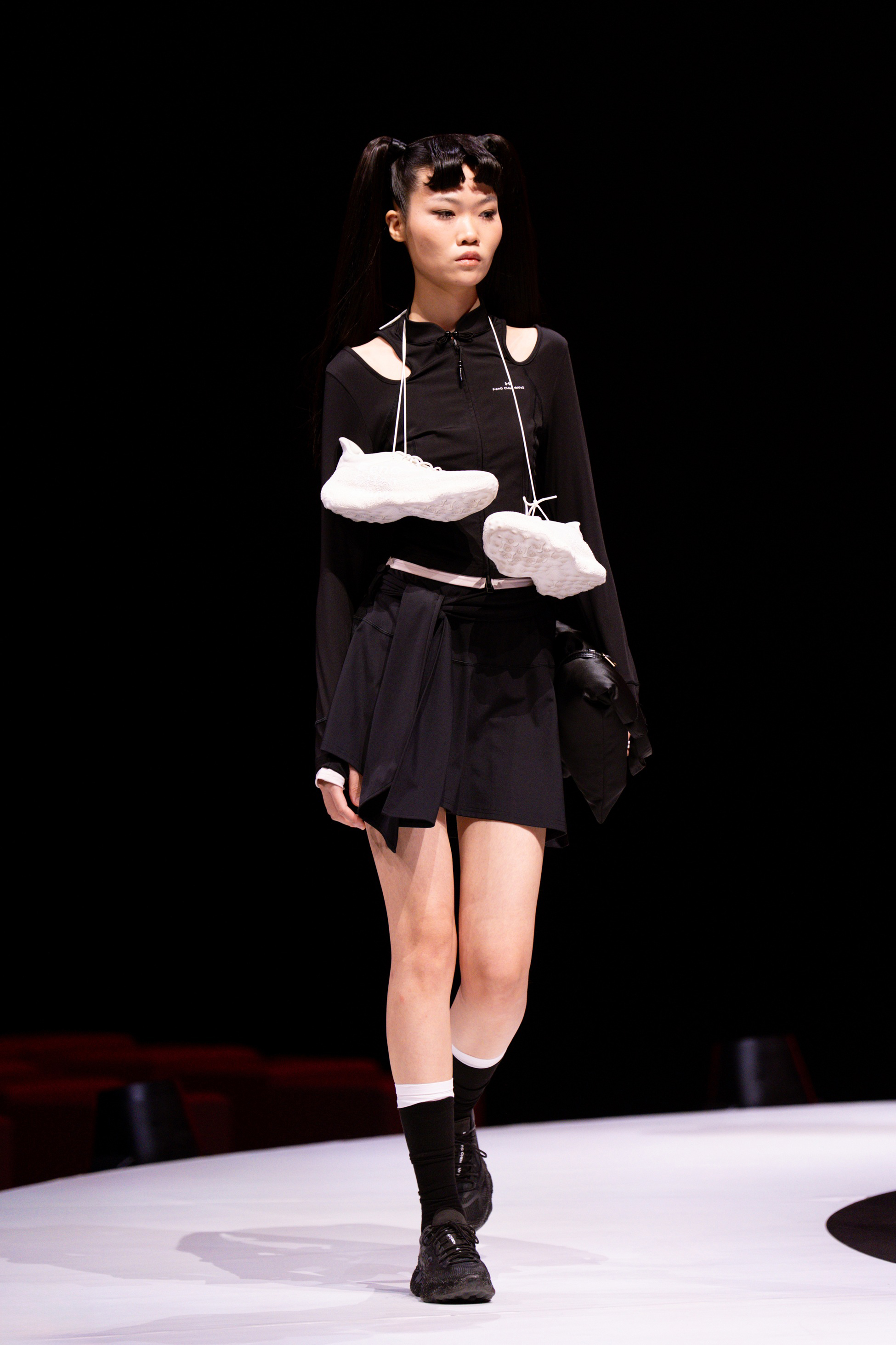 聯名系列「Rebel Daughter」源於UNDER ARMOUR與Feng Chen Wang對於當代女性力量的共同理解。（星裕國際提供）