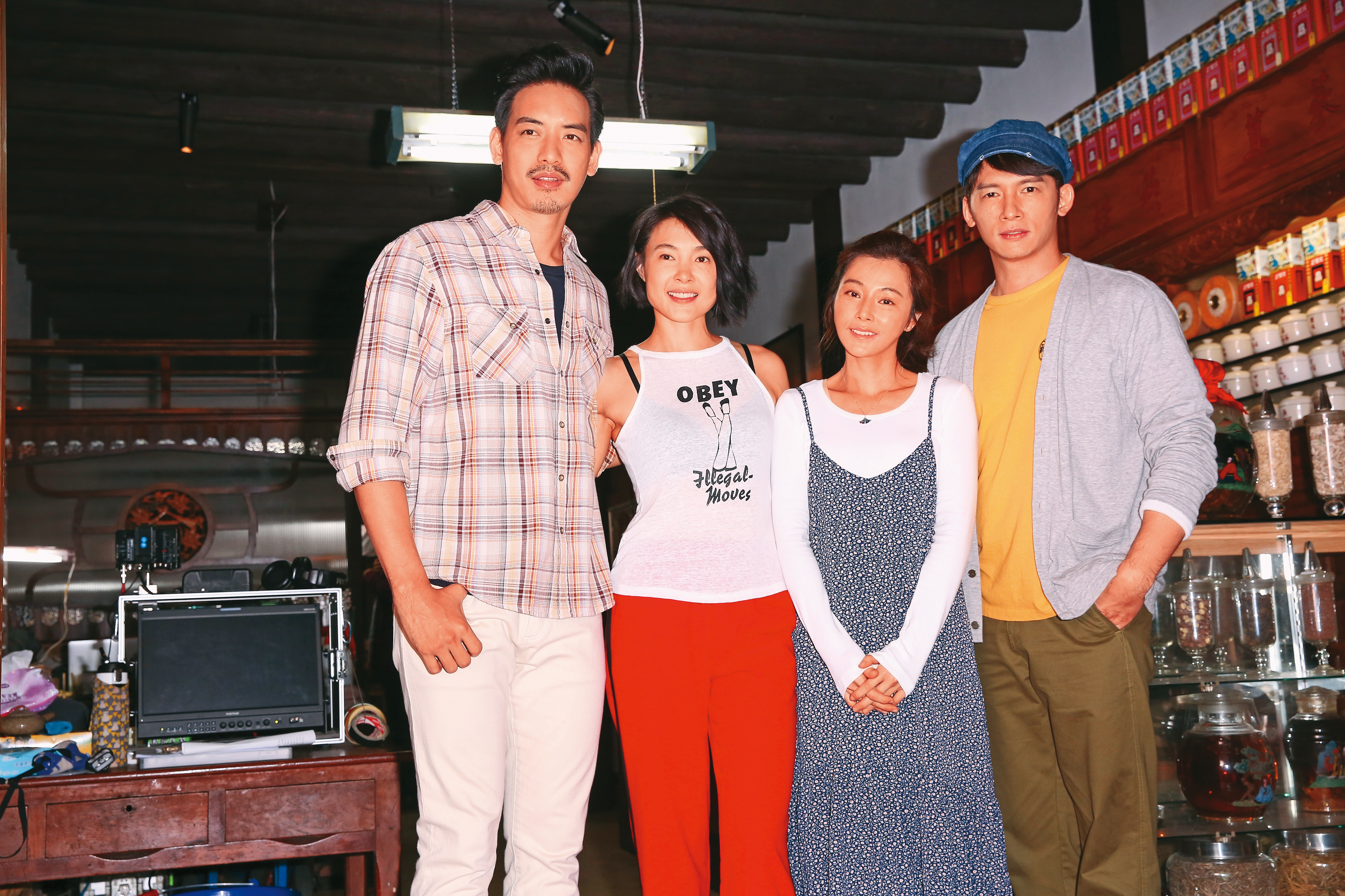 陳怡蓉（右二）上一部戲是Netflix、凱擘合作自製影集《雙城故事》，與黃柏鈞（左起）、曾珮瑜、温昇豪同戲。