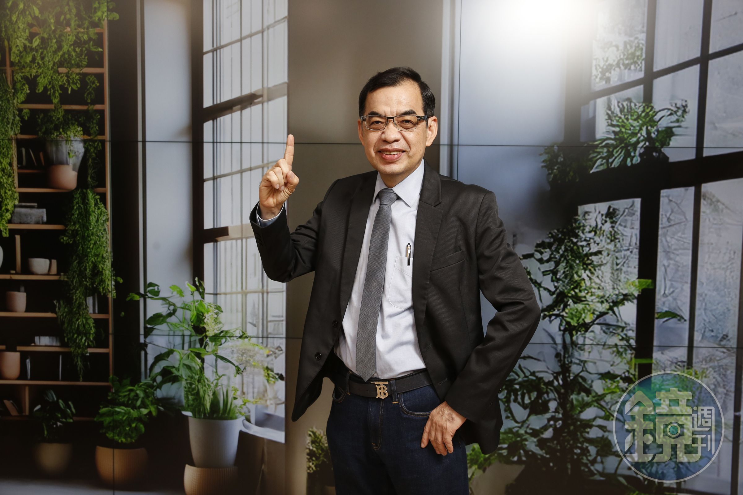 全球股市受關稅戰陰影籠罩，投資達人鄭廳宜說，先求穩再求好，未來一週是關鍵觀察期。