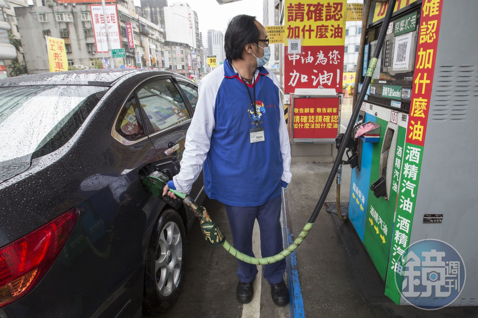 長假前,許多人會湧向加油站加油。(本刊資料照)