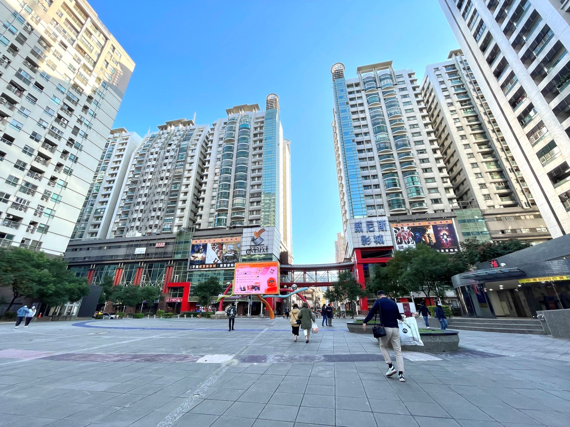 近一年的實價登錄數據顯示，在北北基桃生活圈中，桃園市中壢區千萬內的30坪以上的大樓產品交易量最多。(房市示意圖) 