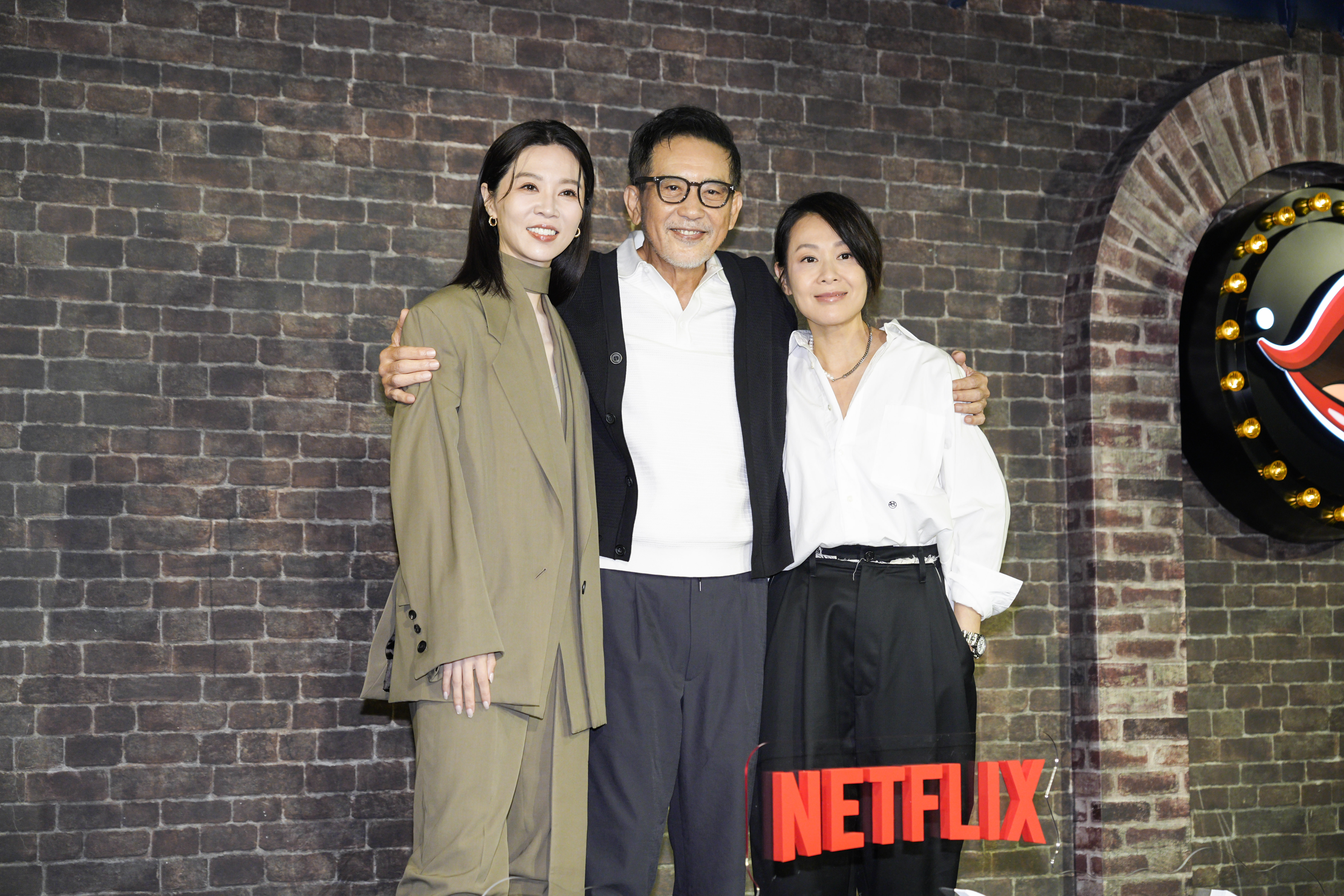 秦漢今和謝盈萱為劉若英執導的Netflix影集《忘了我記得》宣傳。