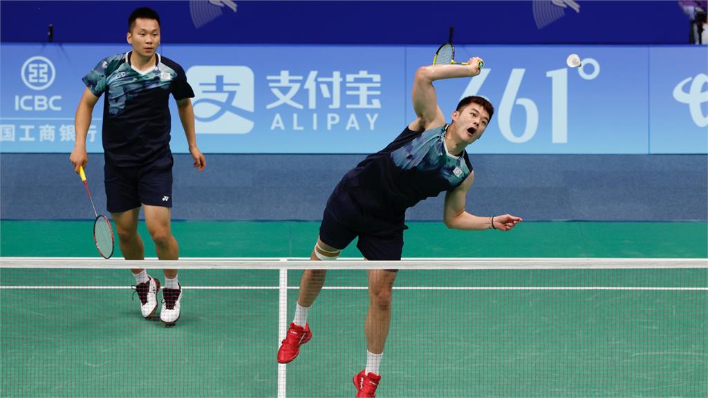 「麟洋配」羽球男雙挺進4強，台灣隊今早再進帳1金1銅。（翻自中華民國羽球協會臉書）