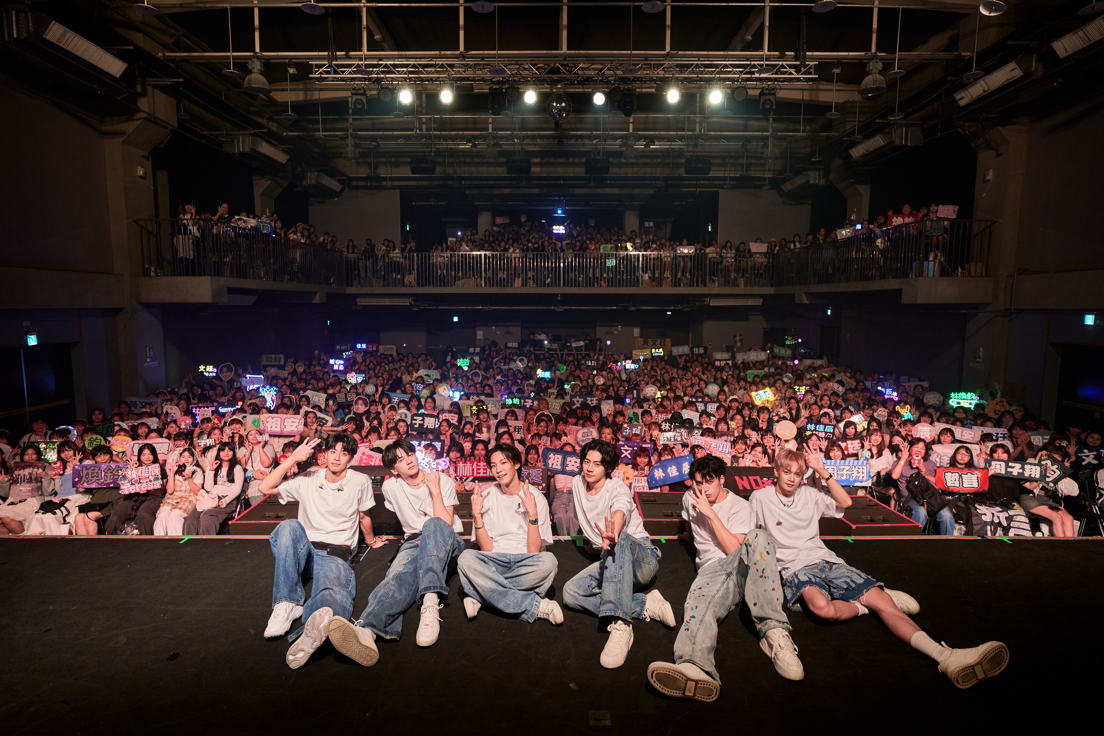 Ozone舉辦北中南3場「Ozone 3週年 FANCON：Never Been」，第2場台中站週末登場，粉絲熱情擠爆現場。（索尼音樂提供）