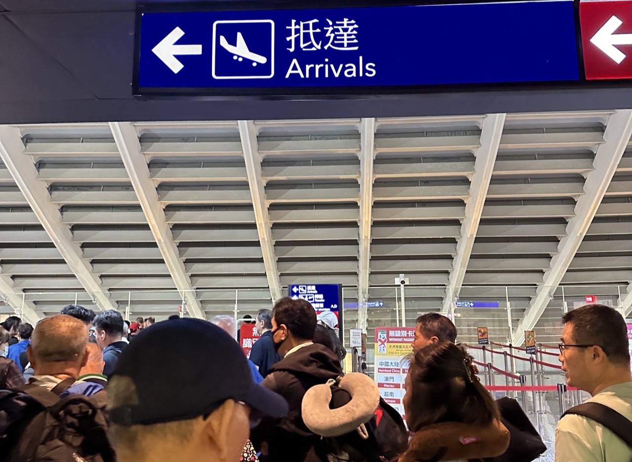 傳出有日本女子來台灣旅遊，卻在機場入境時誤掃釣魚QR Code，被騙走50美元。（示意圖，資料照）