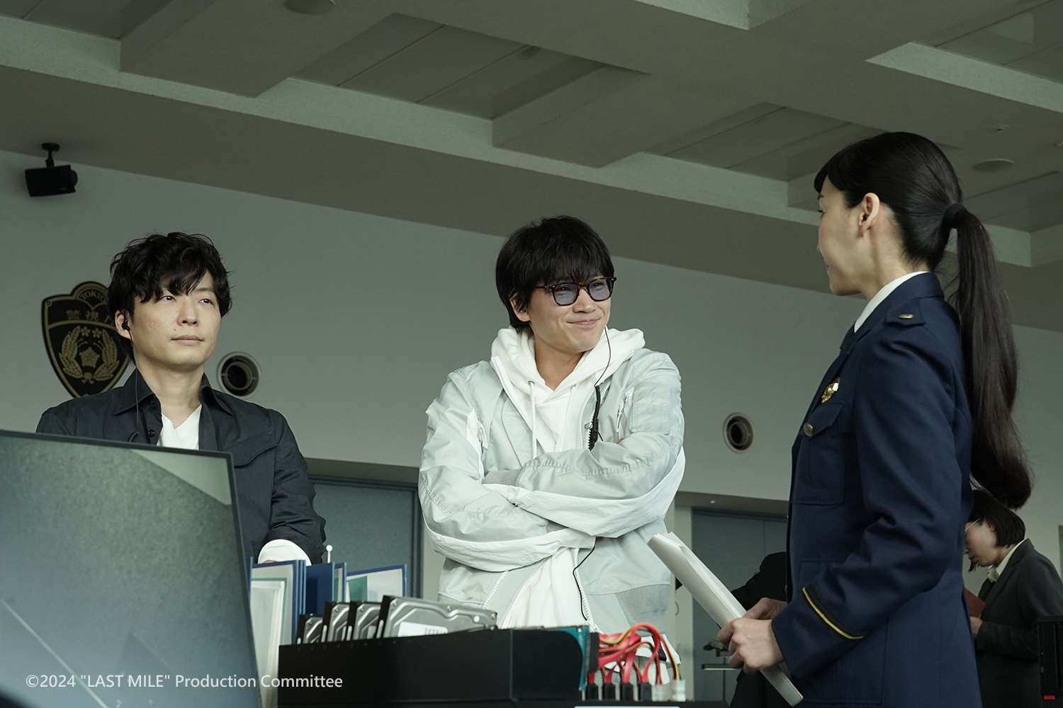 《LAST MILE：全面引爆》與人氣影集《法醫女王》《MIU404》共享世界觀，綾野剛、星野源參與辦案。（車庫娛樂提供）