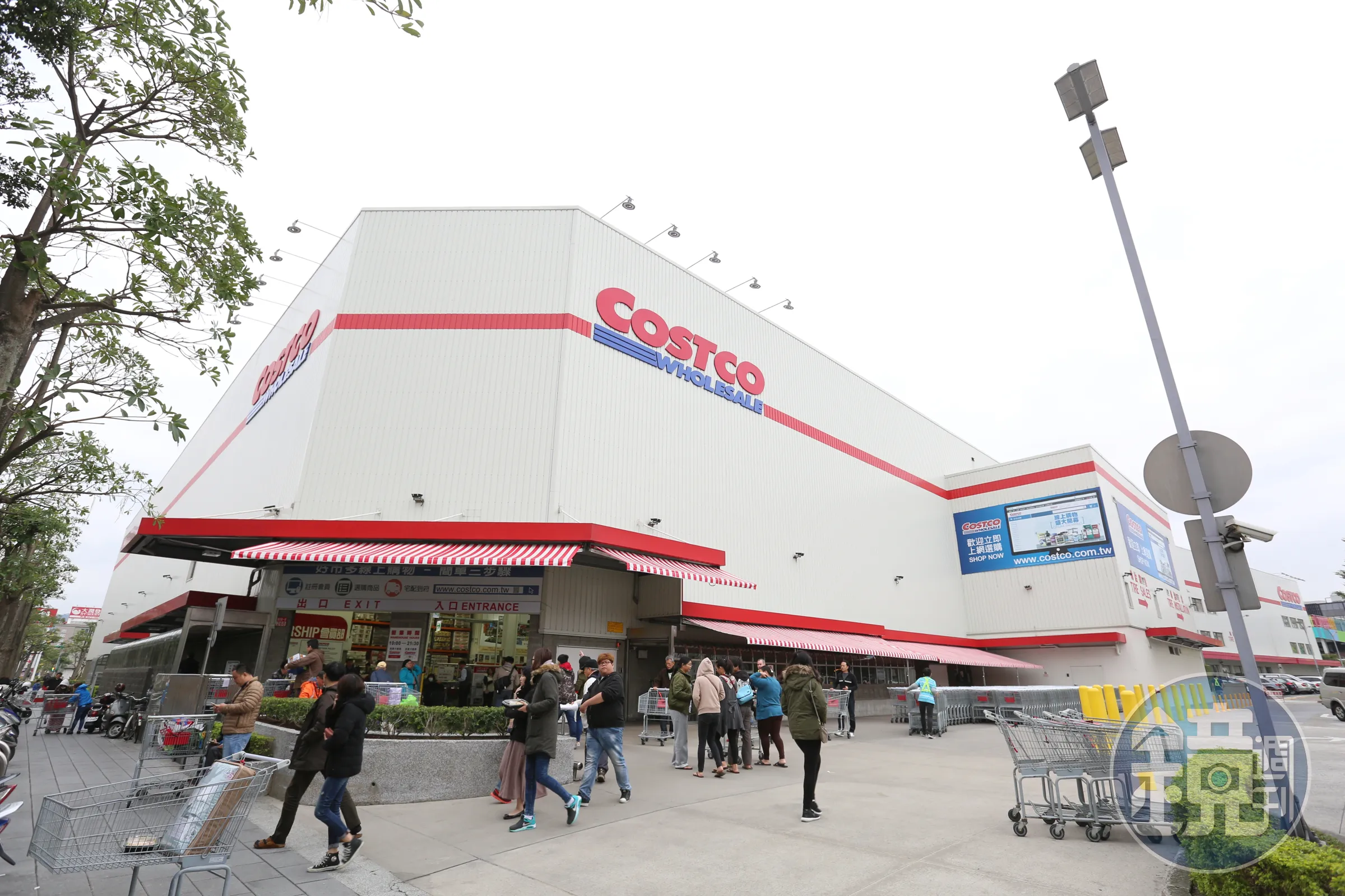 美國會員發現電視降價後未主動申請，好市多竟自動寄出購物卡補償，引發熱議。（台灣好市多示意圖／本刊資料照）