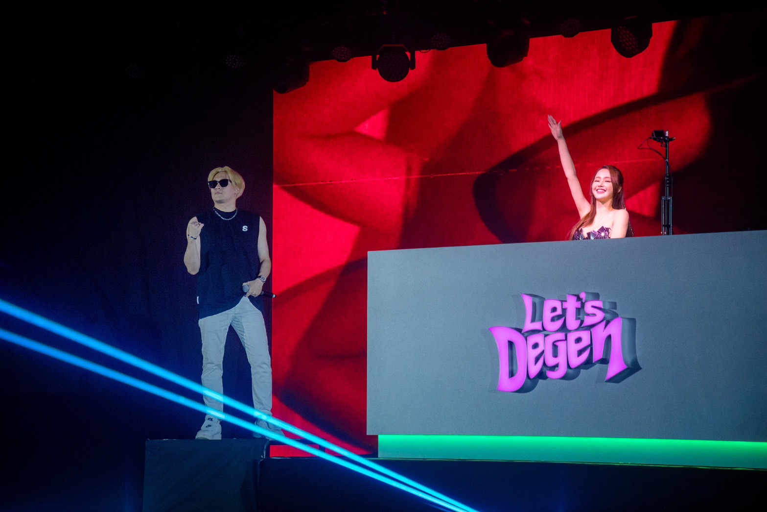 身材火辣的DJ Veena和沈建宏雙雙飛澳門出席音樂節。（本人提供）