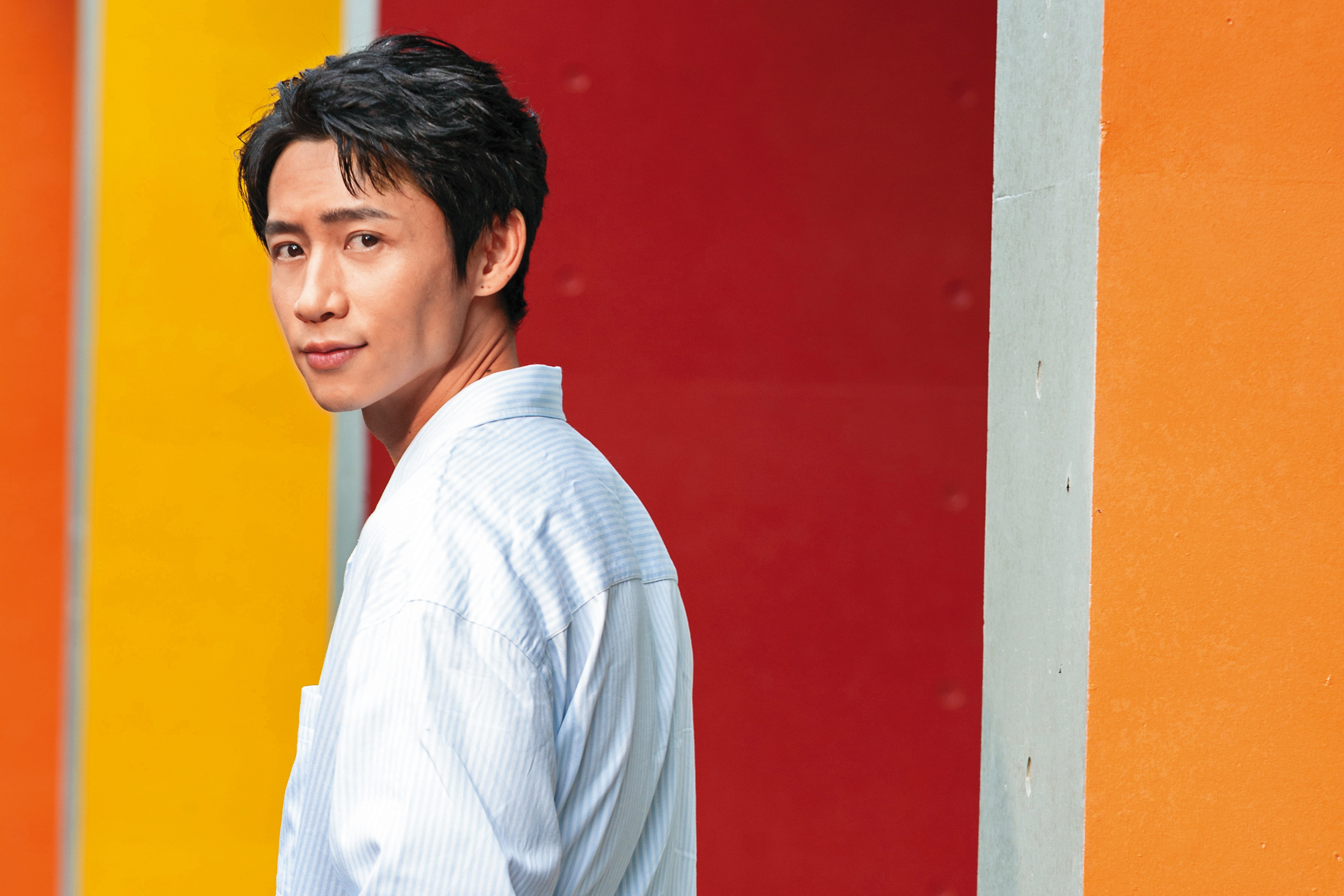 選秀出身的魏晨有著偶像外型，近年從歌手改深耕電影，演了不少硬漢角色。